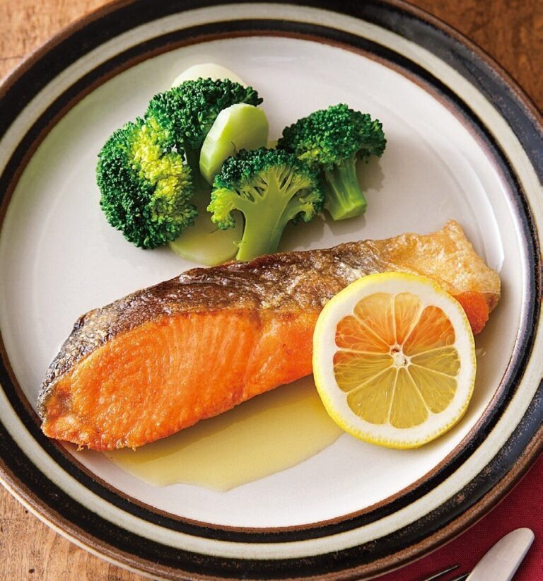 【洋食おかず】『かにポテトクリームのスコップコロッケ』『鮭のムニエルレモンバターソース』