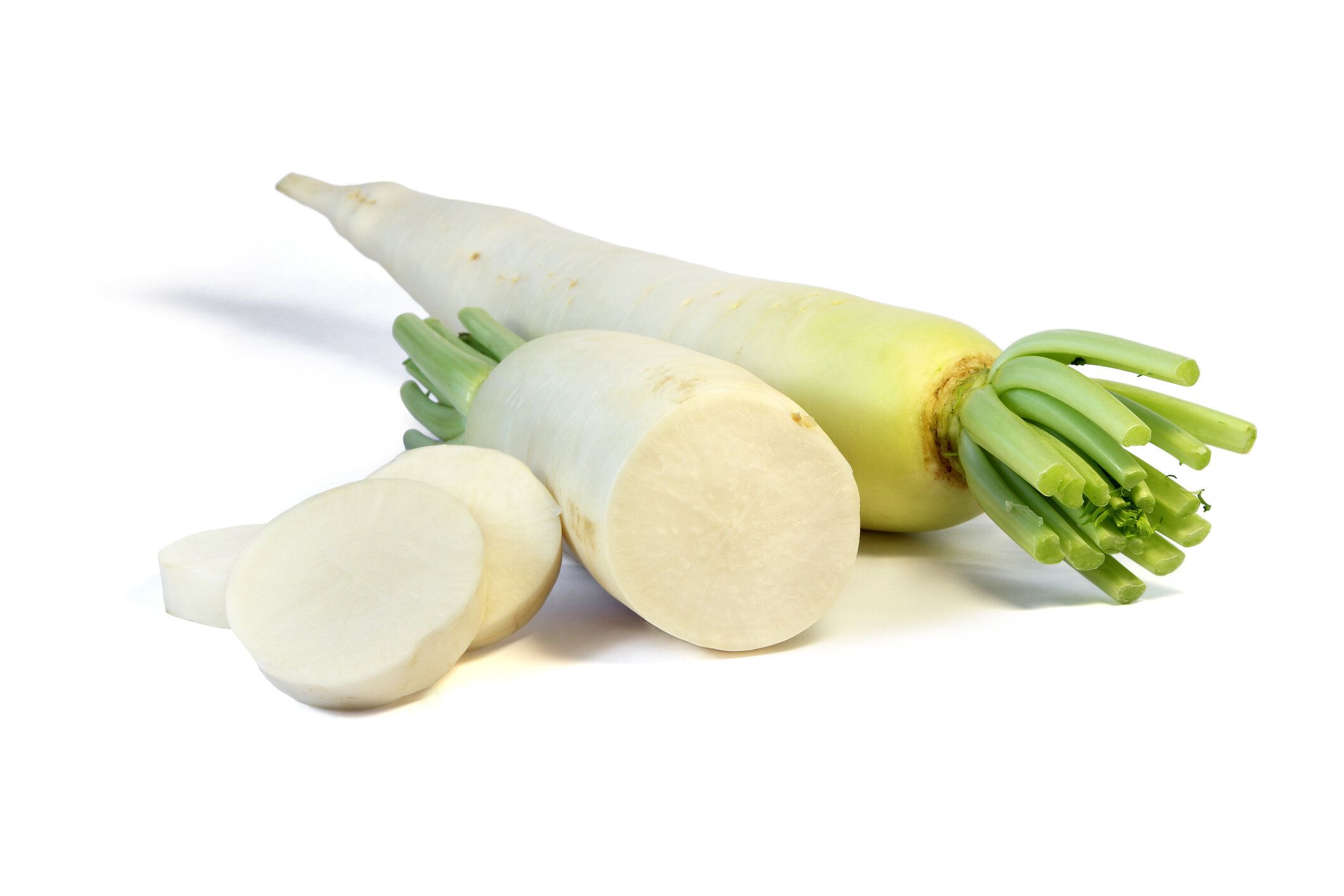 白大根のスライス白を背景にした