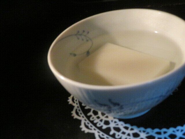 餅はお湯にひたして電子レンジで加熱