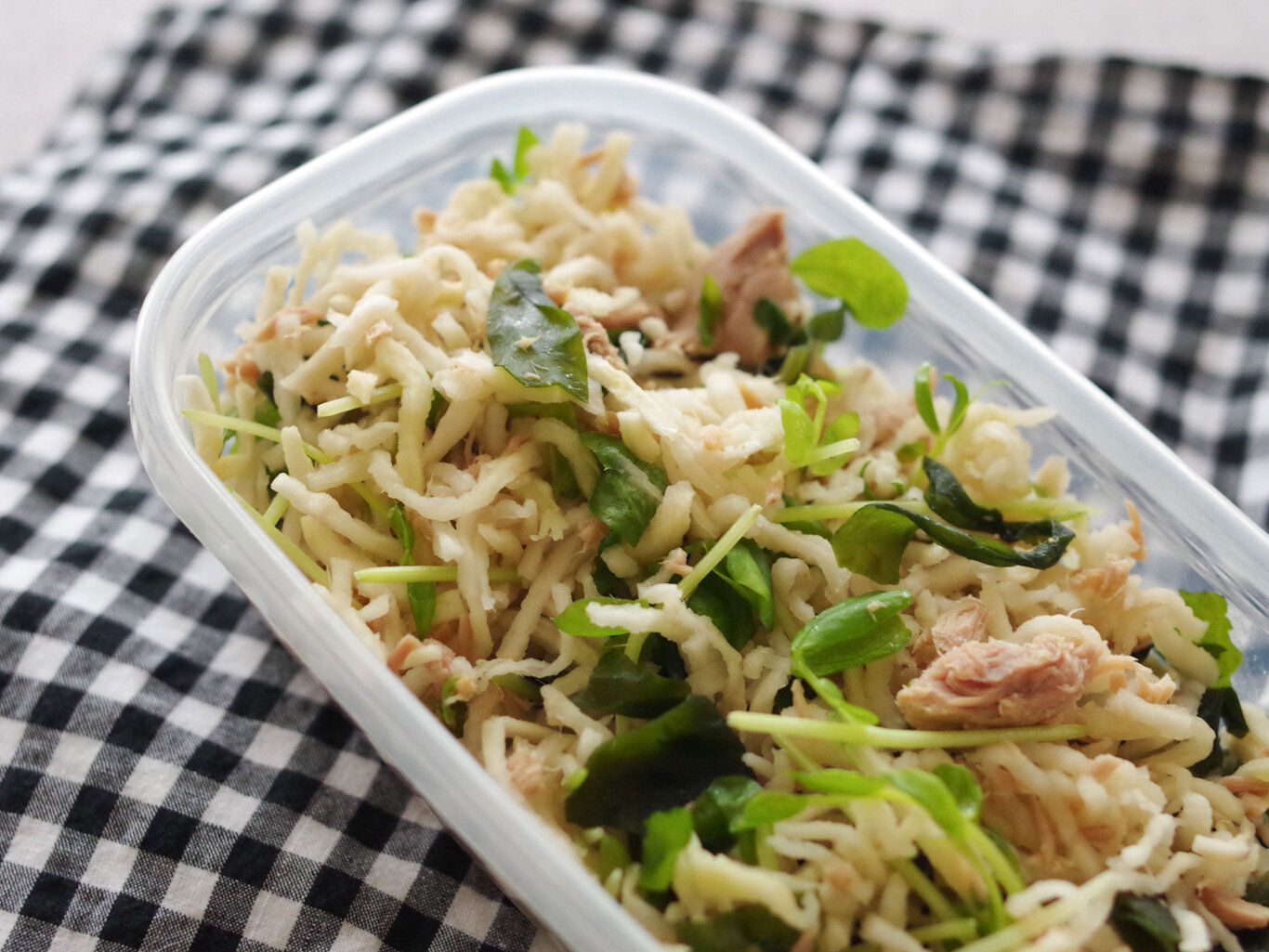 まるで食べるスポンジ?!ぐんぐん水分を吸ってくれる“乾燥わかめ”の活用方法