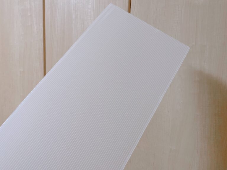 【寒さ対策】1枚195円の養生プラダンを使って窓周りをDIY！切ってはめるだけで家中あったか！