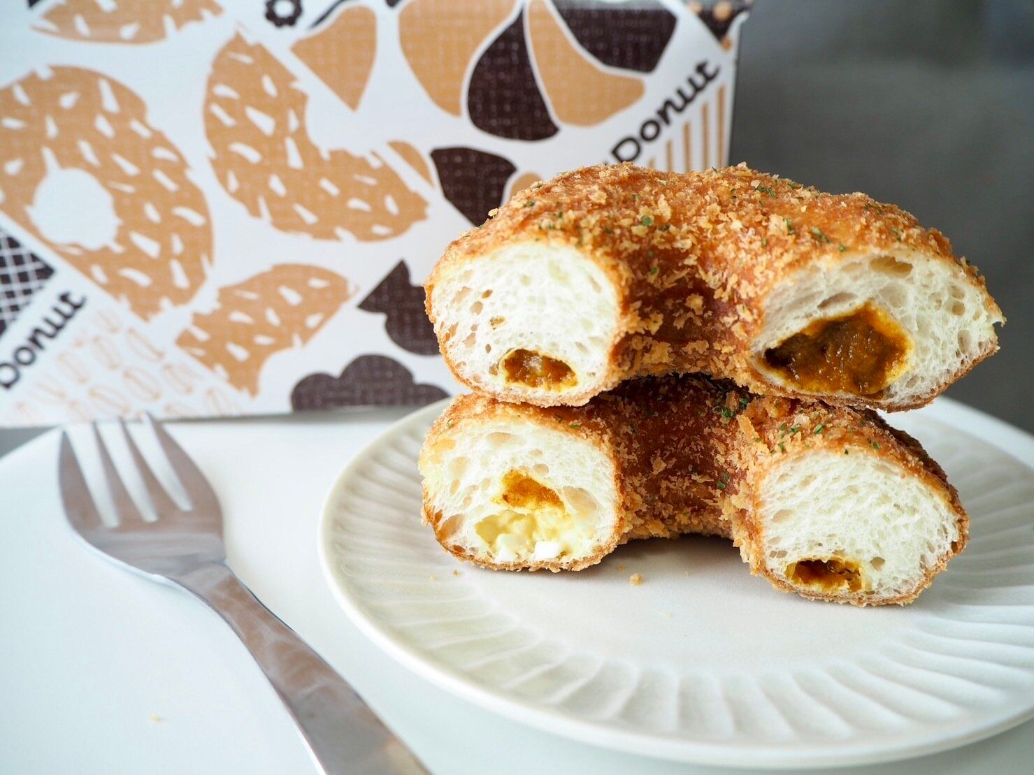 ミスタードーナツ「ザクもっちリング カレー＆タマゴ」断面写真