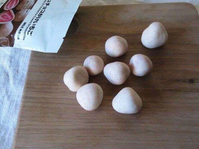 フロマージュチョコがけいちご中身