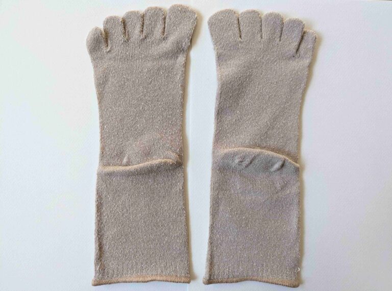 いつもの靴下に1枚仕込むだけ！五本指インナーソックスでラクちん温活