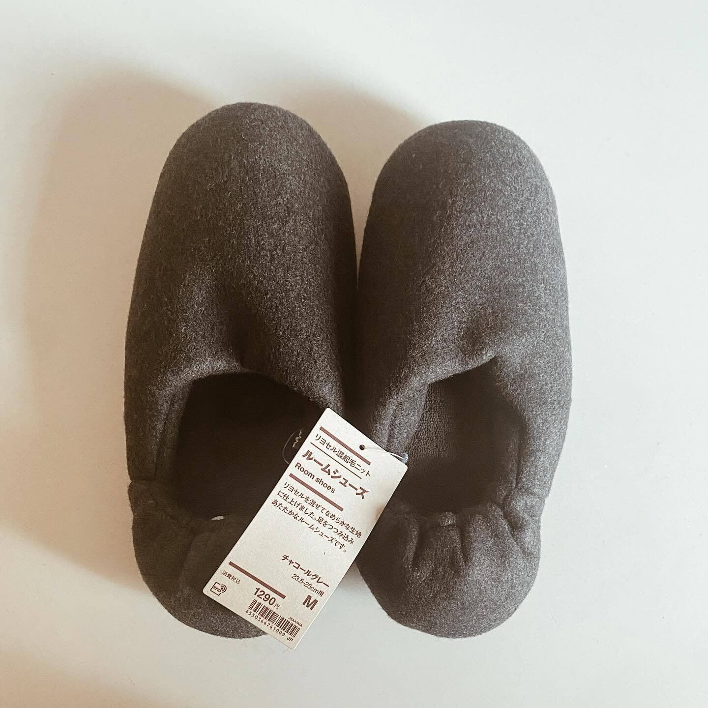 足を包み込む形状であたたかい「リヨセル混起毛ニットルームシューズ」