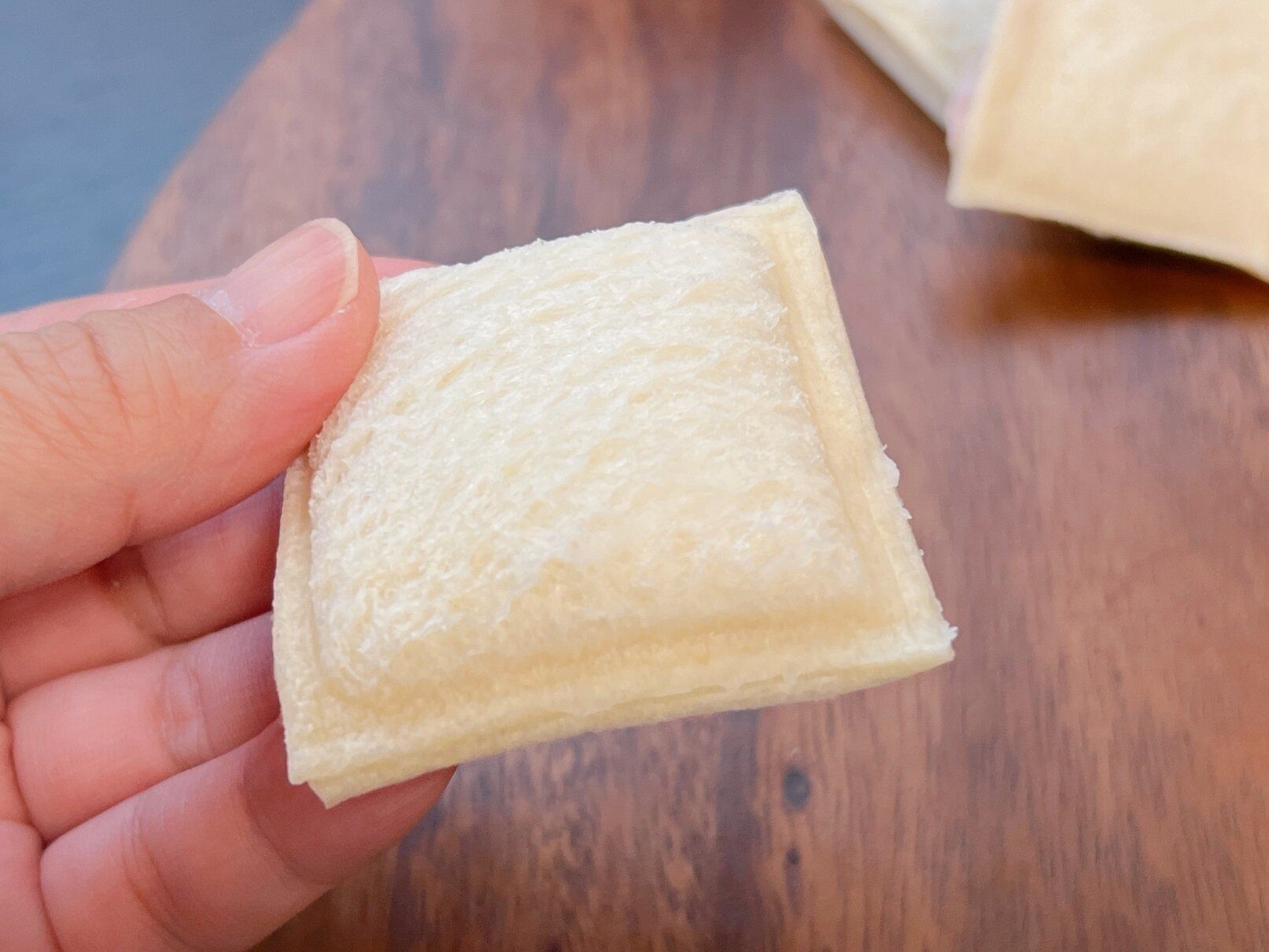 ぎゅっと押すだけでパックサンドができる!