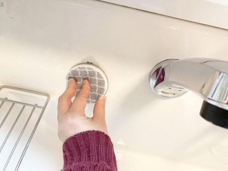 【ダイソー】ズボラがこまめに掃除するようになった！便利すぎる『洗面台洗いスポンジ』