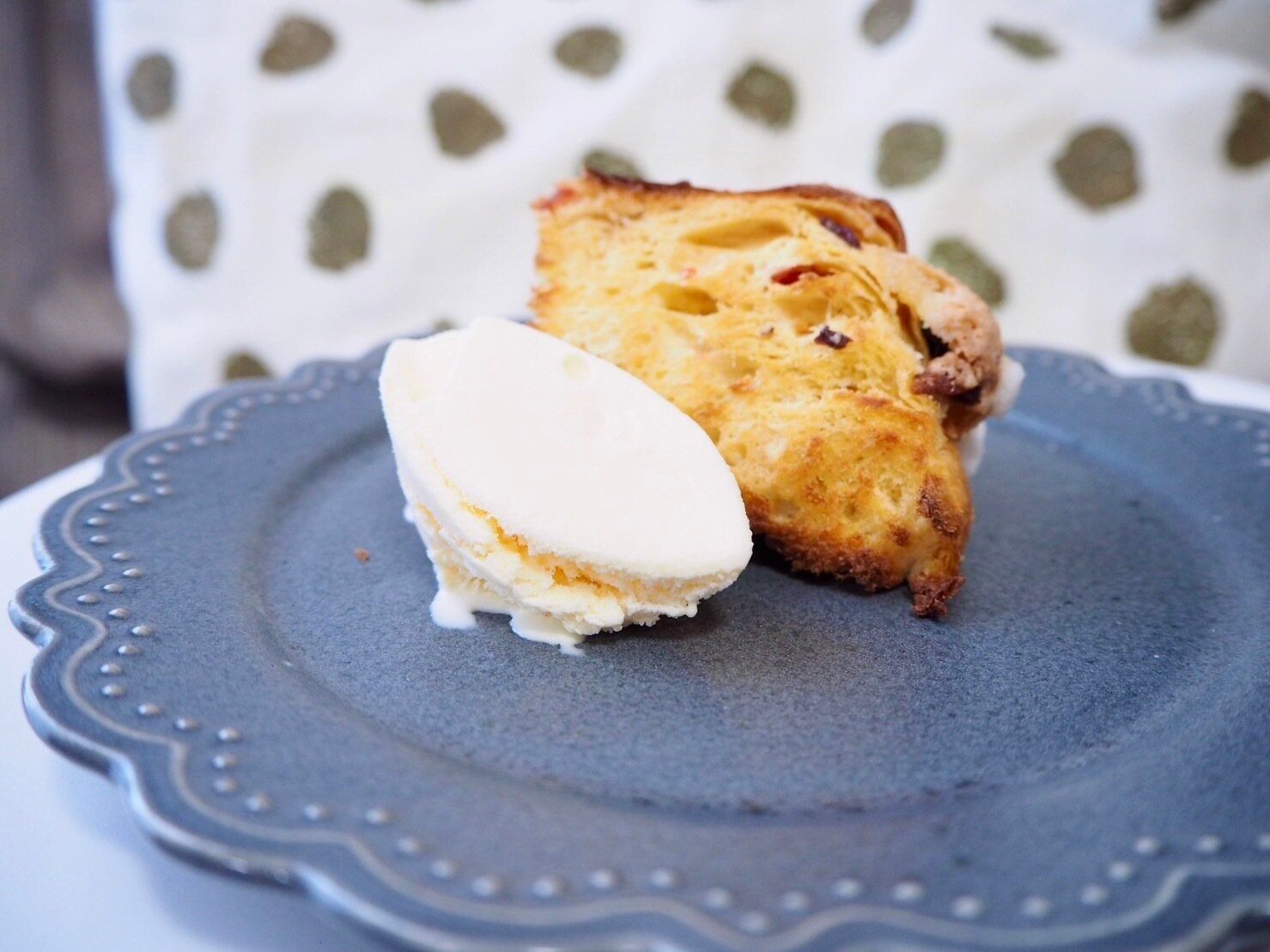 シャトレーゼ「Xmasパネトーネ」アレンジ写真