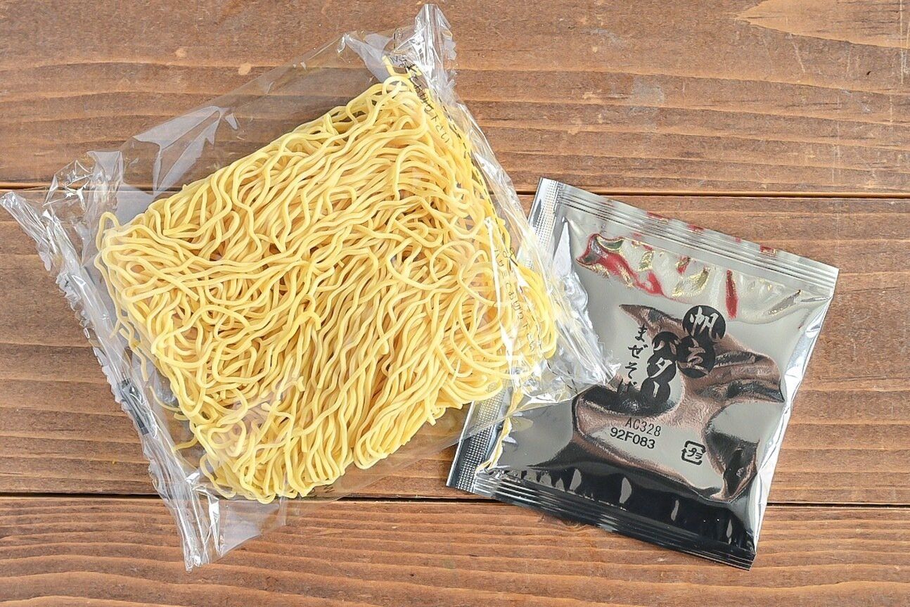 「帆立バターまぜそば」の中