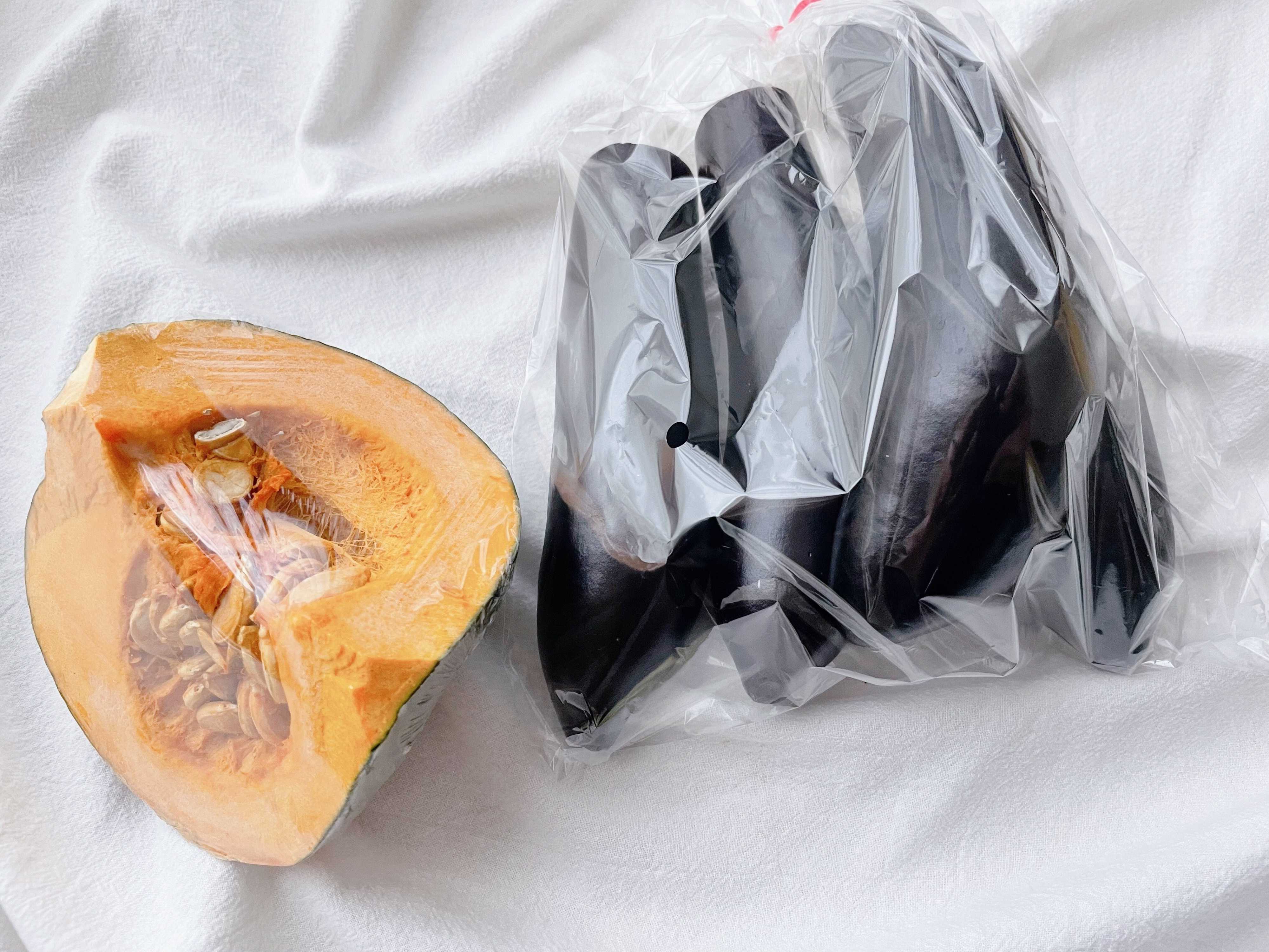 4本で100円の見切り品の茄子