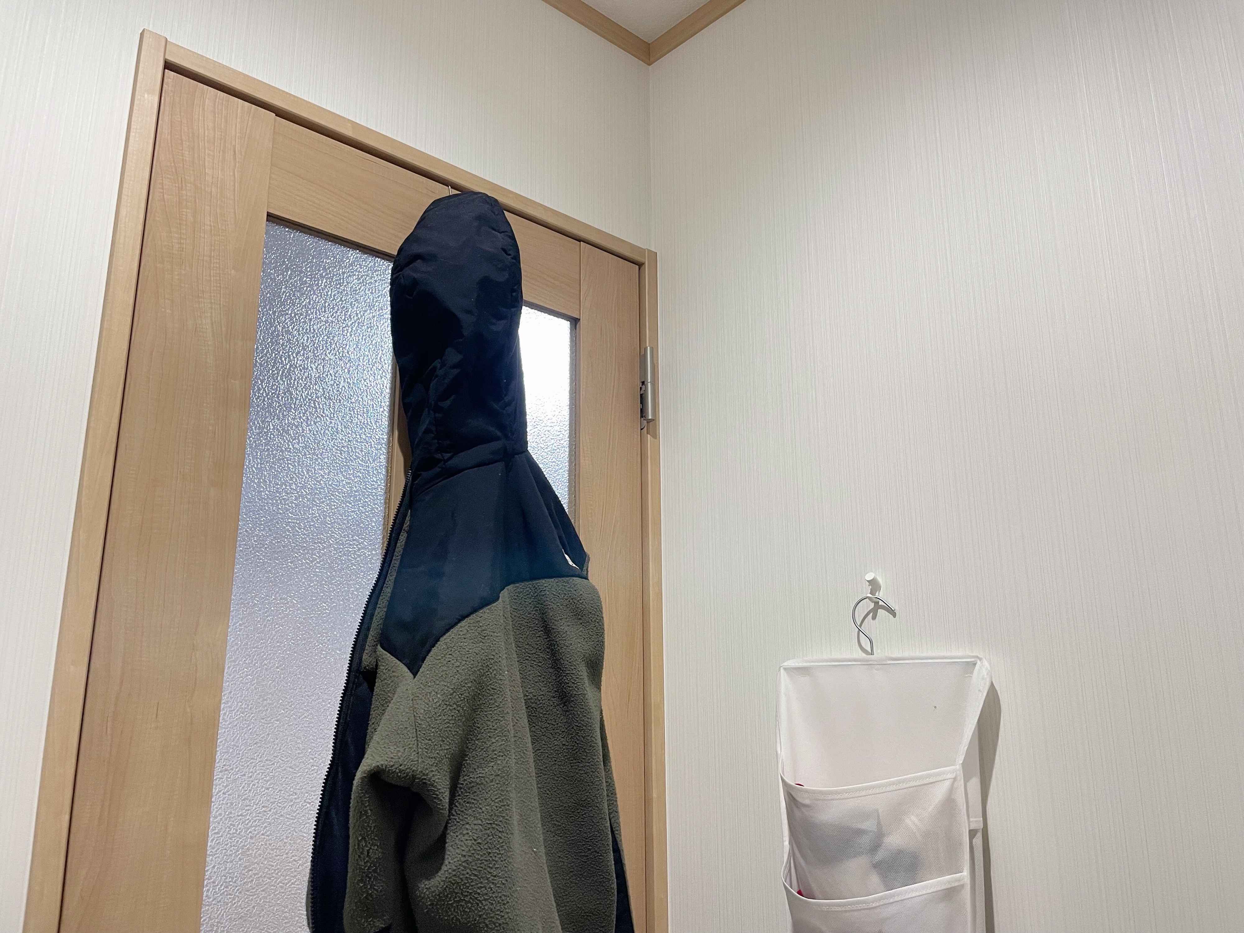 ステンレス扉につけられるフック