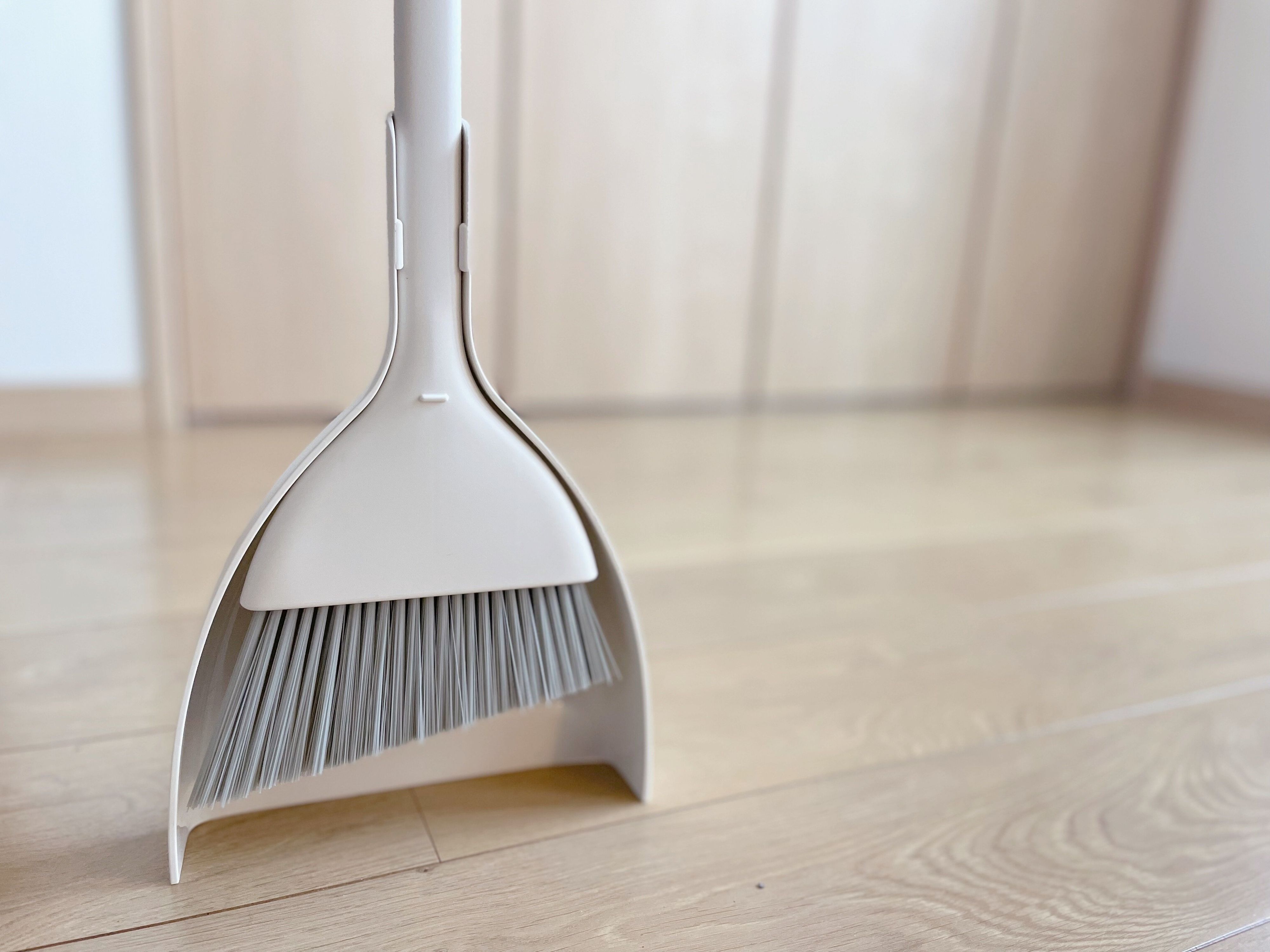 立つほうき マーナの「ほうき ちりとり」