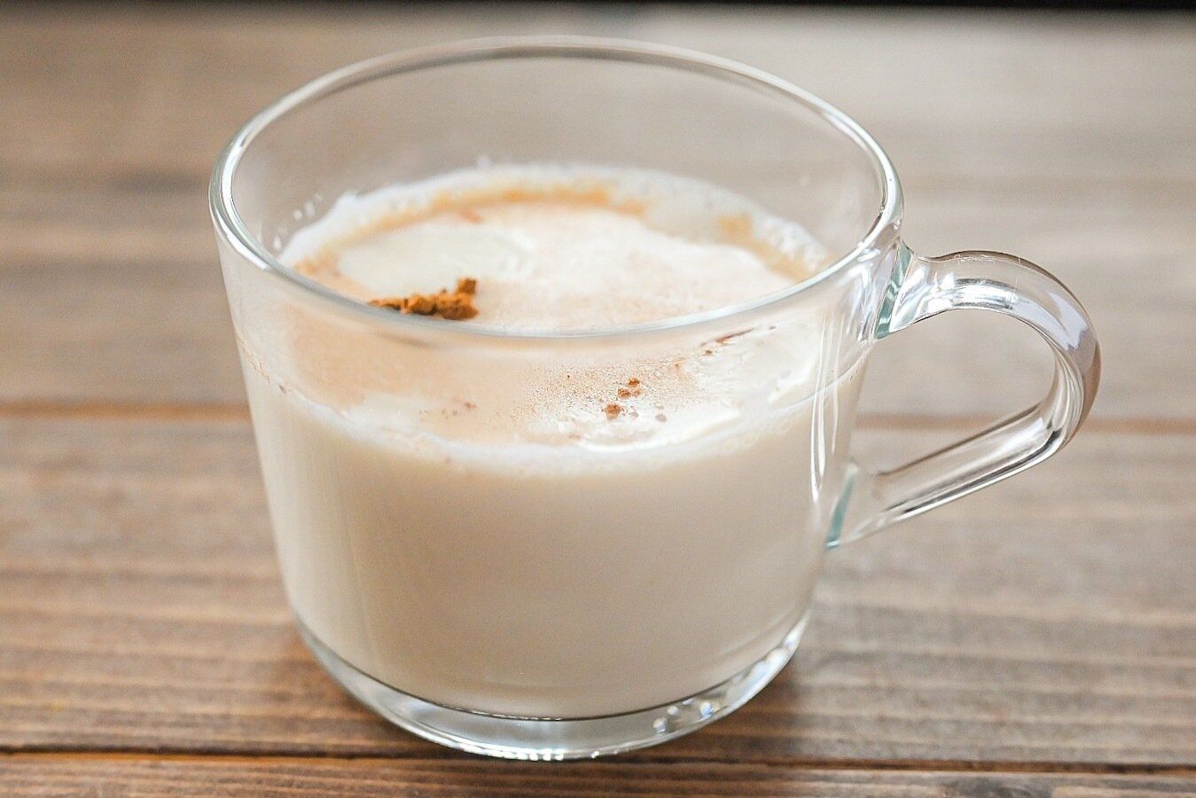 グラスに入ったホットミルク