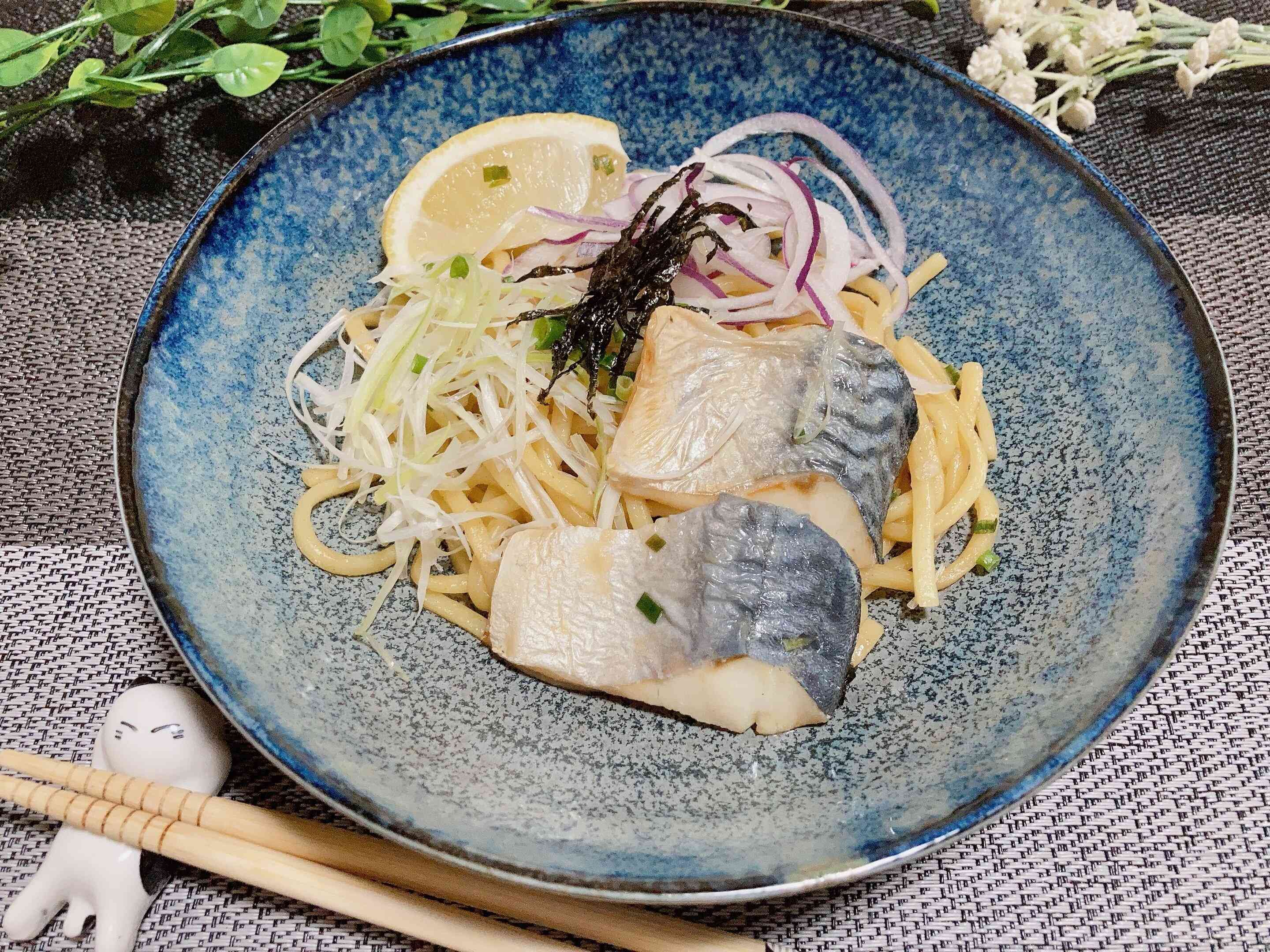 サバラーメン盛り付け