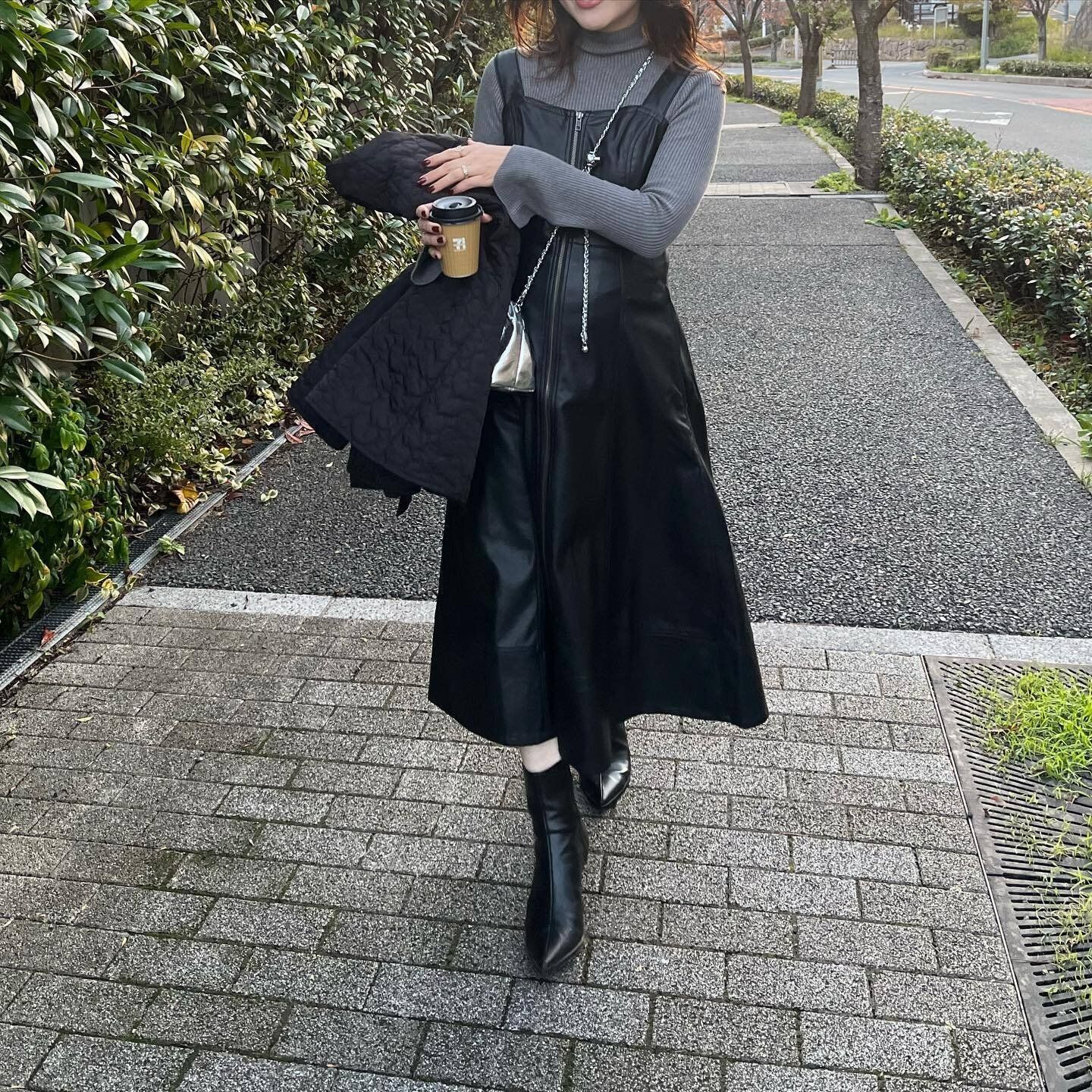 ママ友との集まりに！今年らしさ満点の華やかコーデ