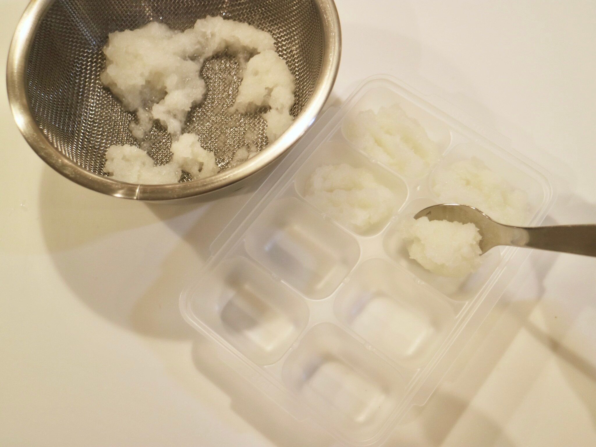 離乳食のときに使っていた容器。製氷皿も便利!