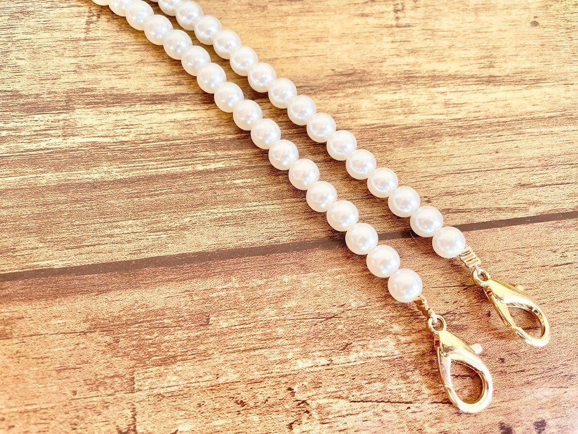 ゴールドの金具とパールの見た目が高見え