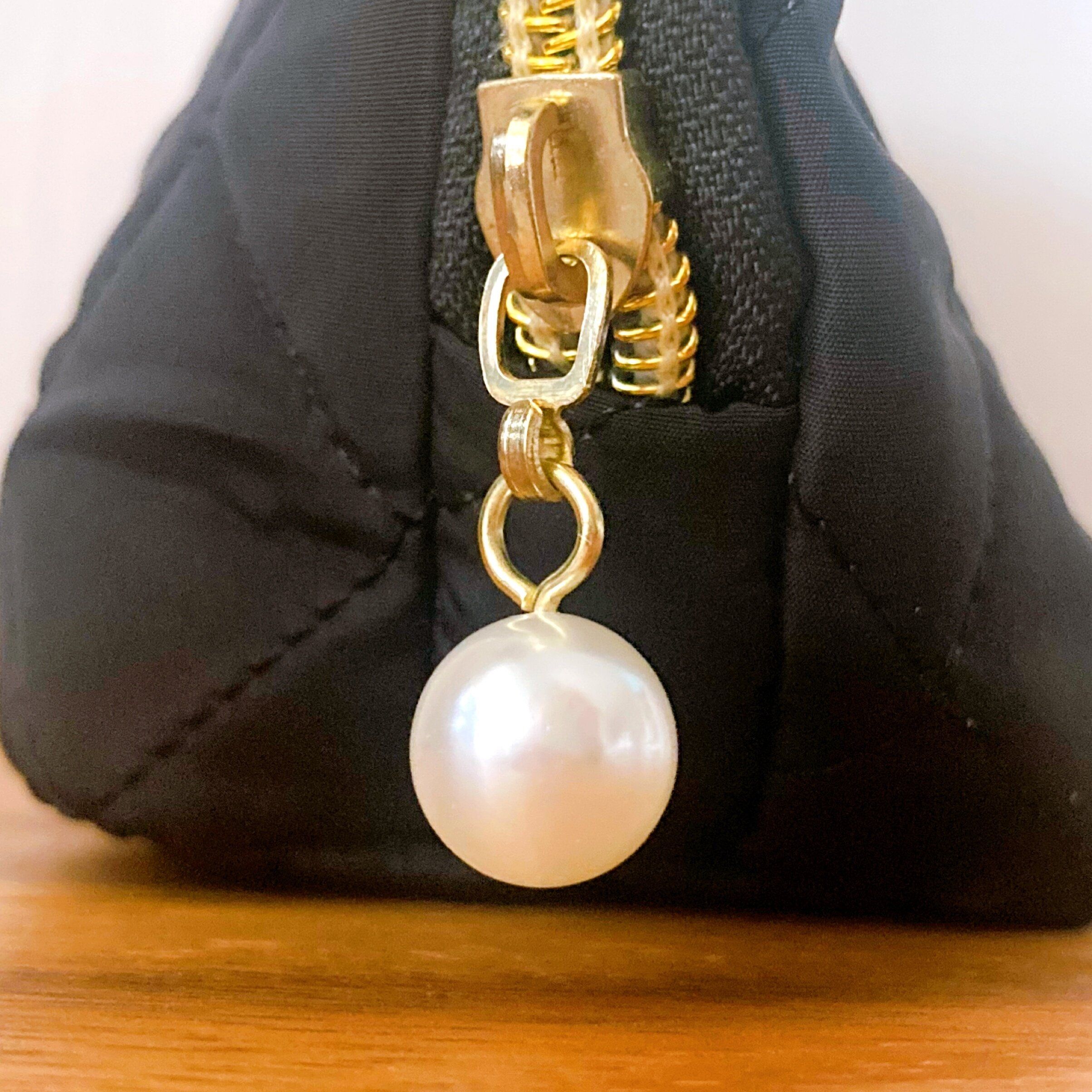 パール風のファスナーチャーム