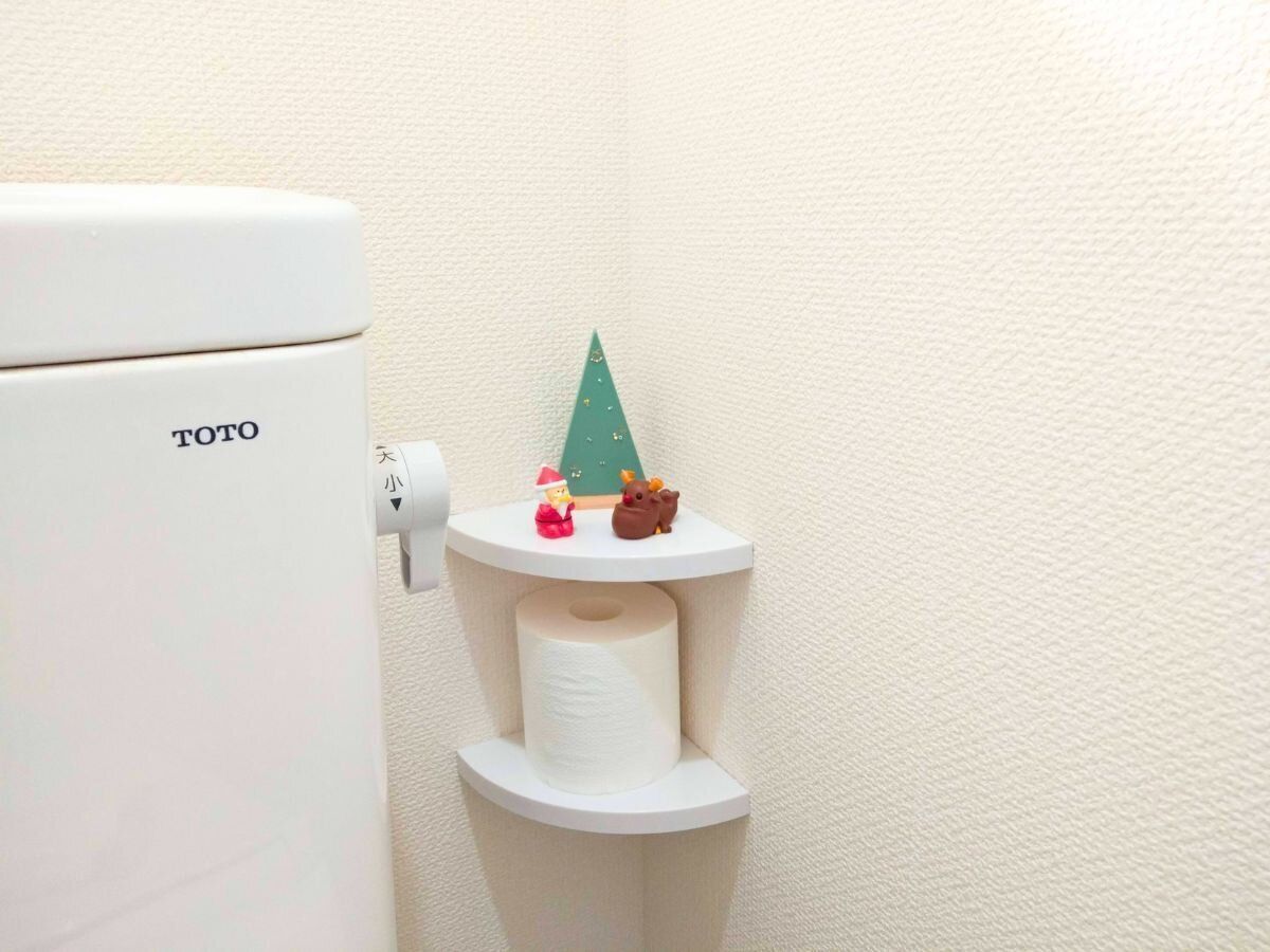 飾り棚と収納棚の2つの役目を果たすコーナーラック