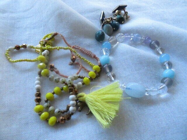 ビーズや天然石のアクセサリー