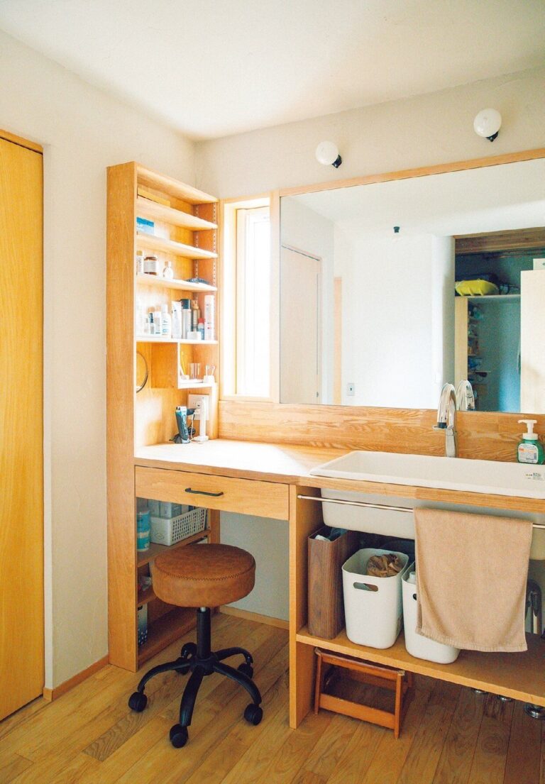 明らかなゴミから迷わず捨てる！サイズアウトの服の山を手放す！2024年を気持ちよく迎えるための“年末捨て”