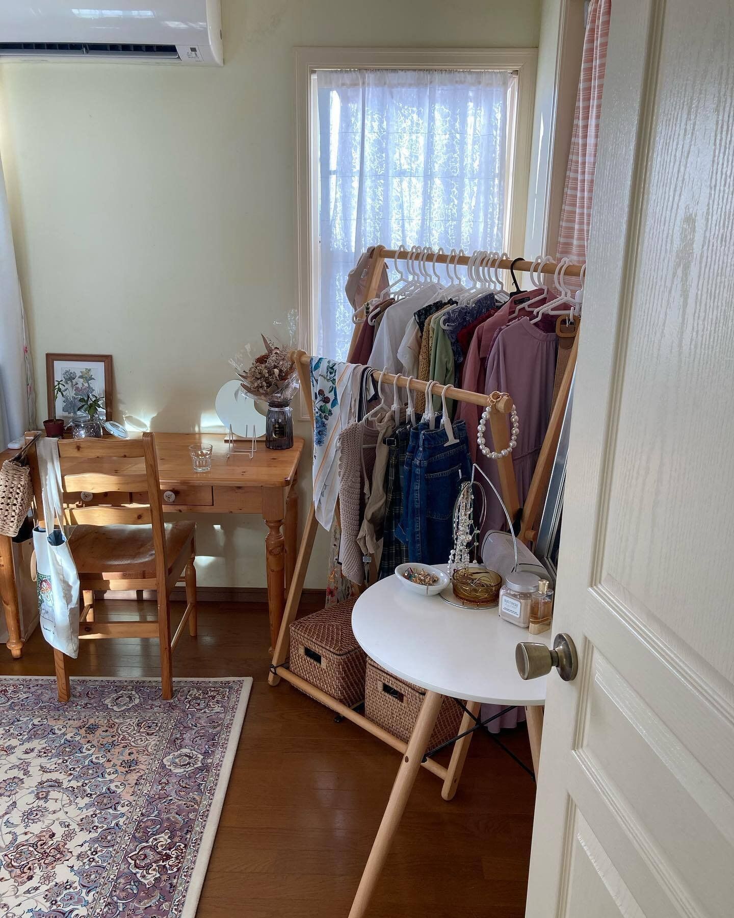 おしゃれなラックを使えば「見せる収納」も可能に