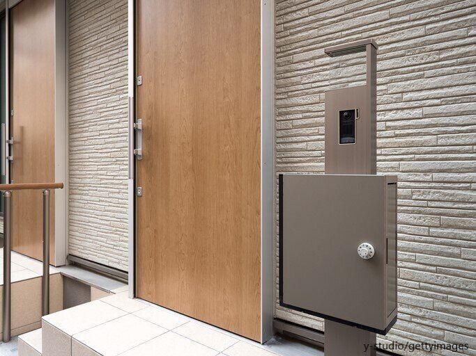 届いた郵便物の仕分けを玄関で終わらせる