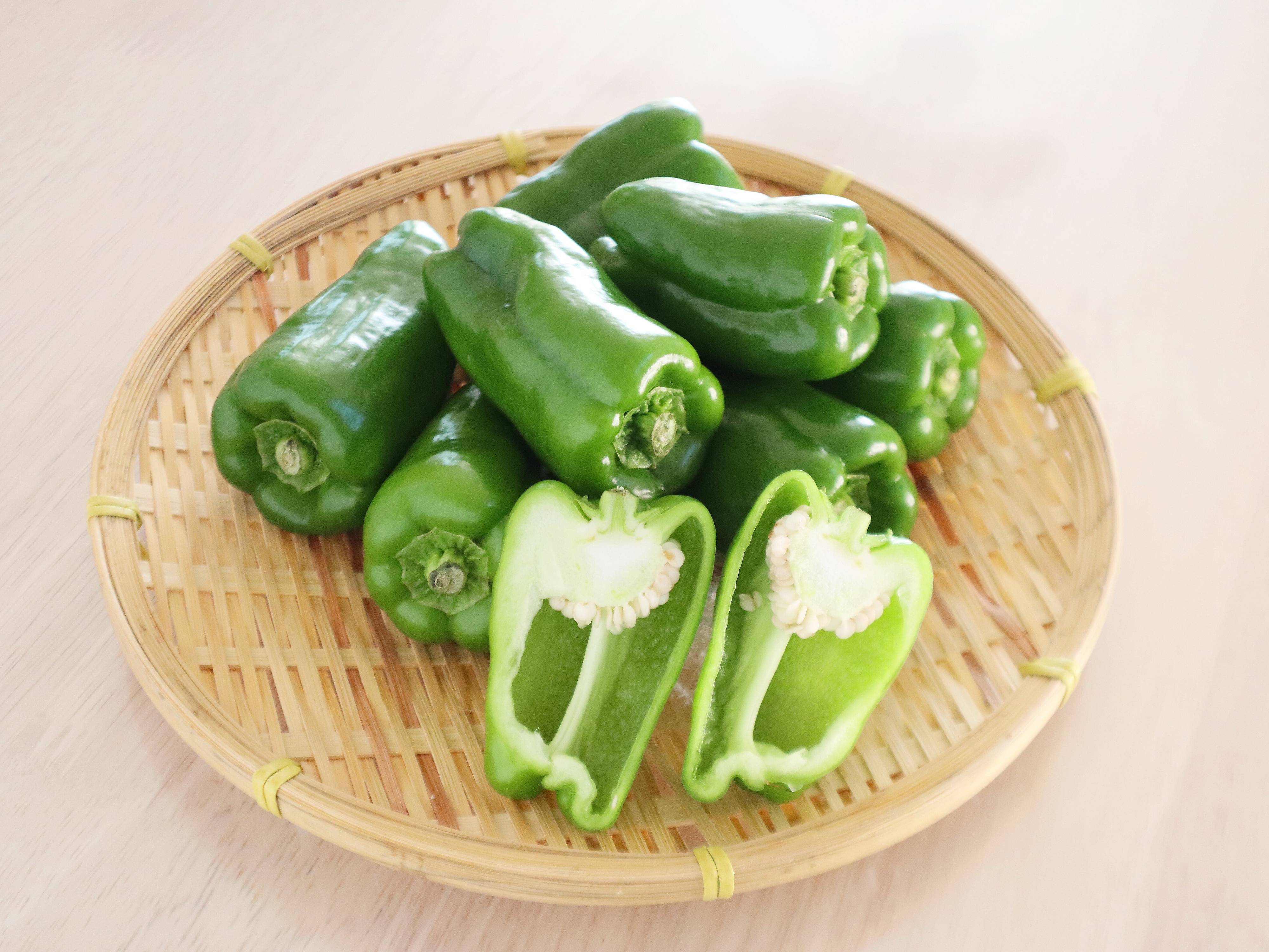 捨てないで!じつはピーマンの「種」と「ヘタ」はおいしく食べられる部分だった