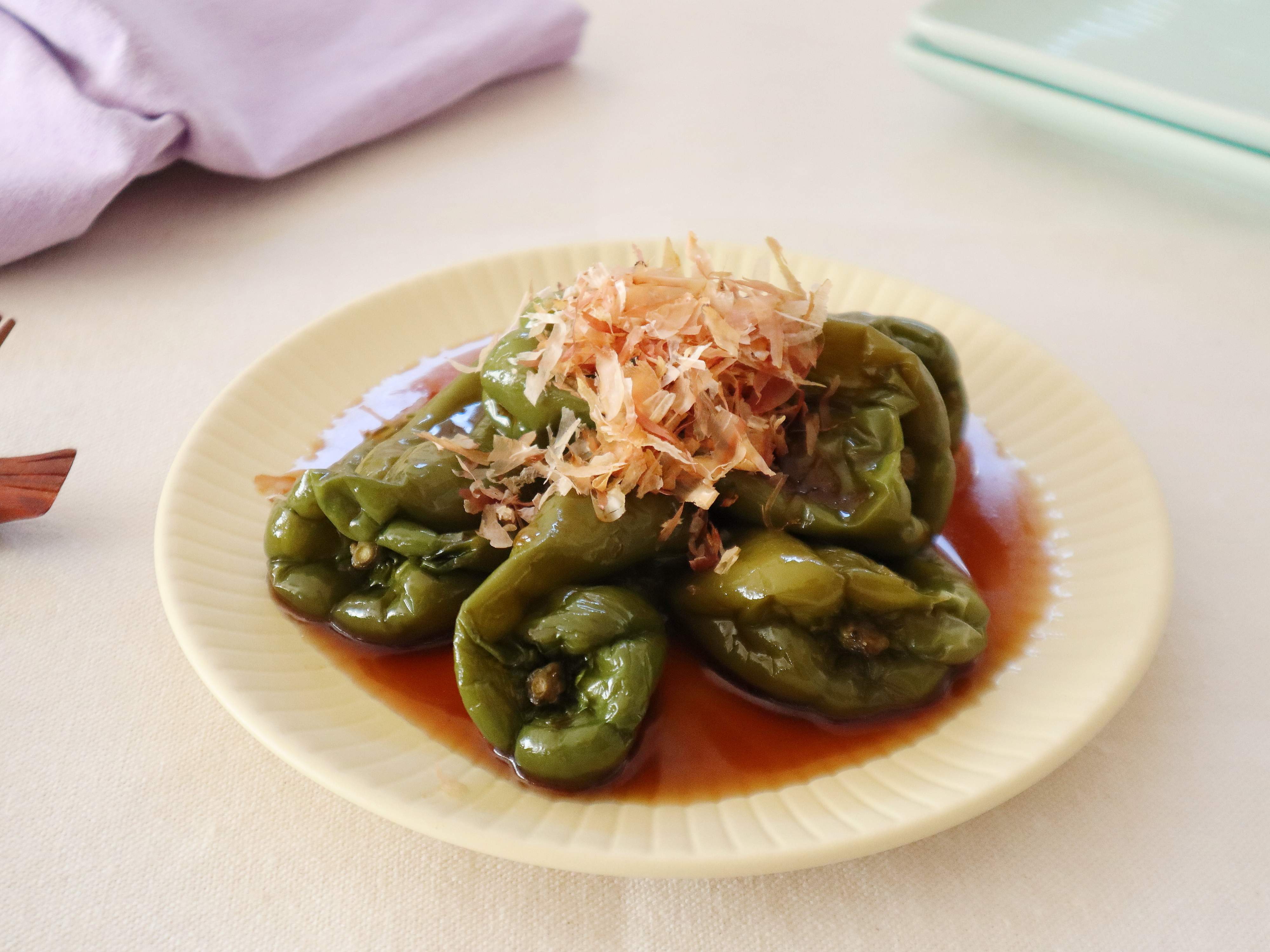 種もヘタも丸ごとOK!ピーマンのくたっと煮