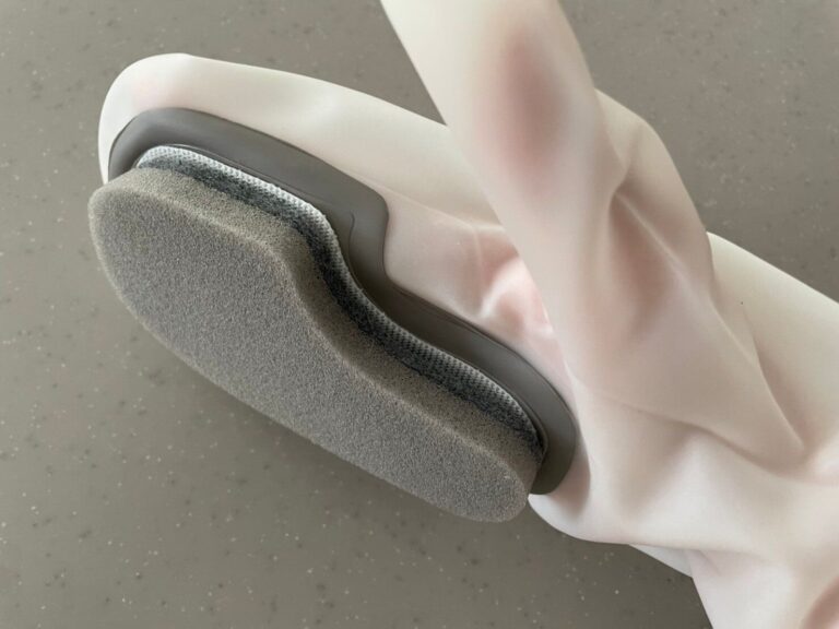 【ダイソー】「考えた人天才！」冬場の水仕事に欠かせないゴム手袋がキッチングッズと合体しちゃった