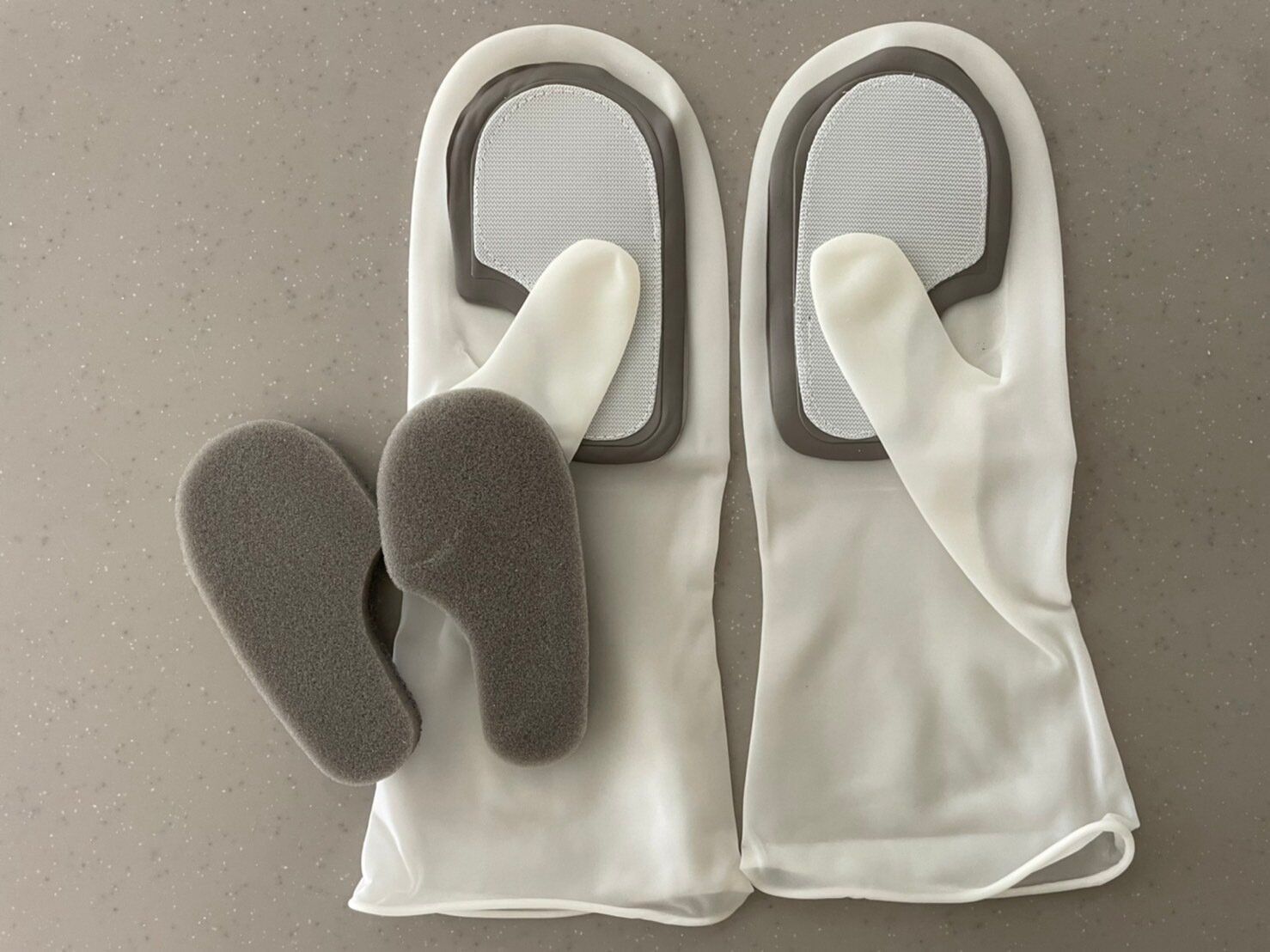 【ダイソー】「考えた人天才！」冬場の水仕事に欠かせないゴム手袋がキッチングッズと合体しちゃった