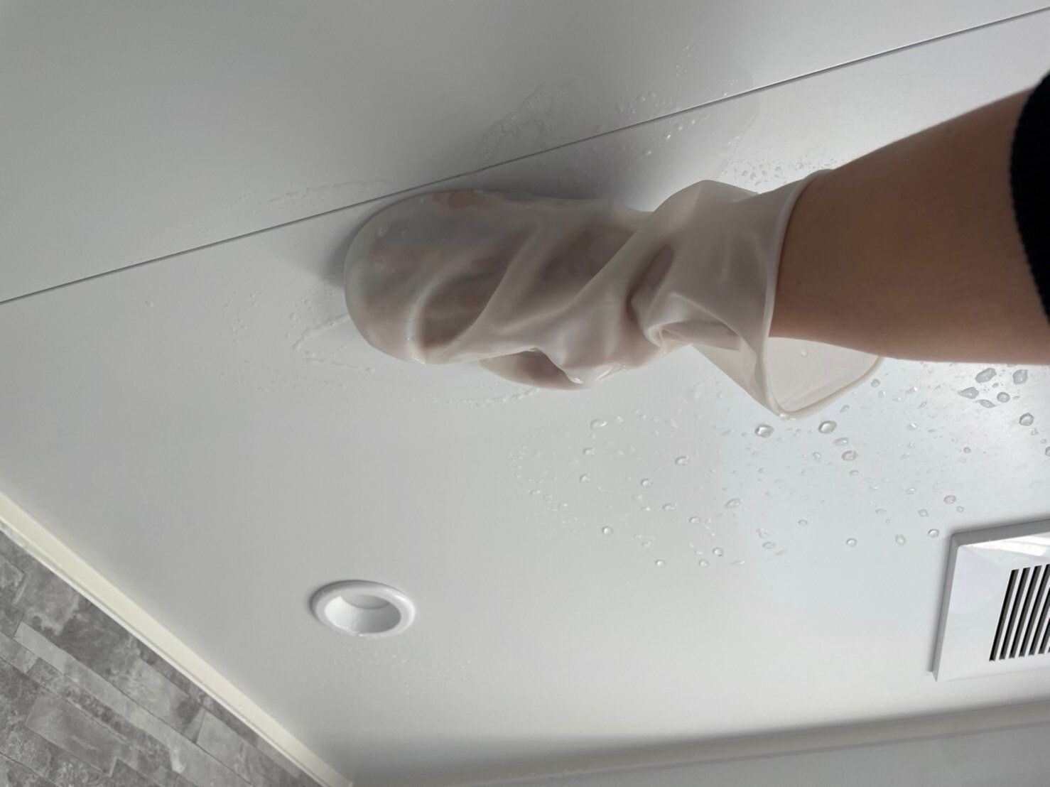 【ダイソー】「考えた人天才！」冬場の水仕事に欠かせないゴム手袋がキッチングッズと合体しちゃった