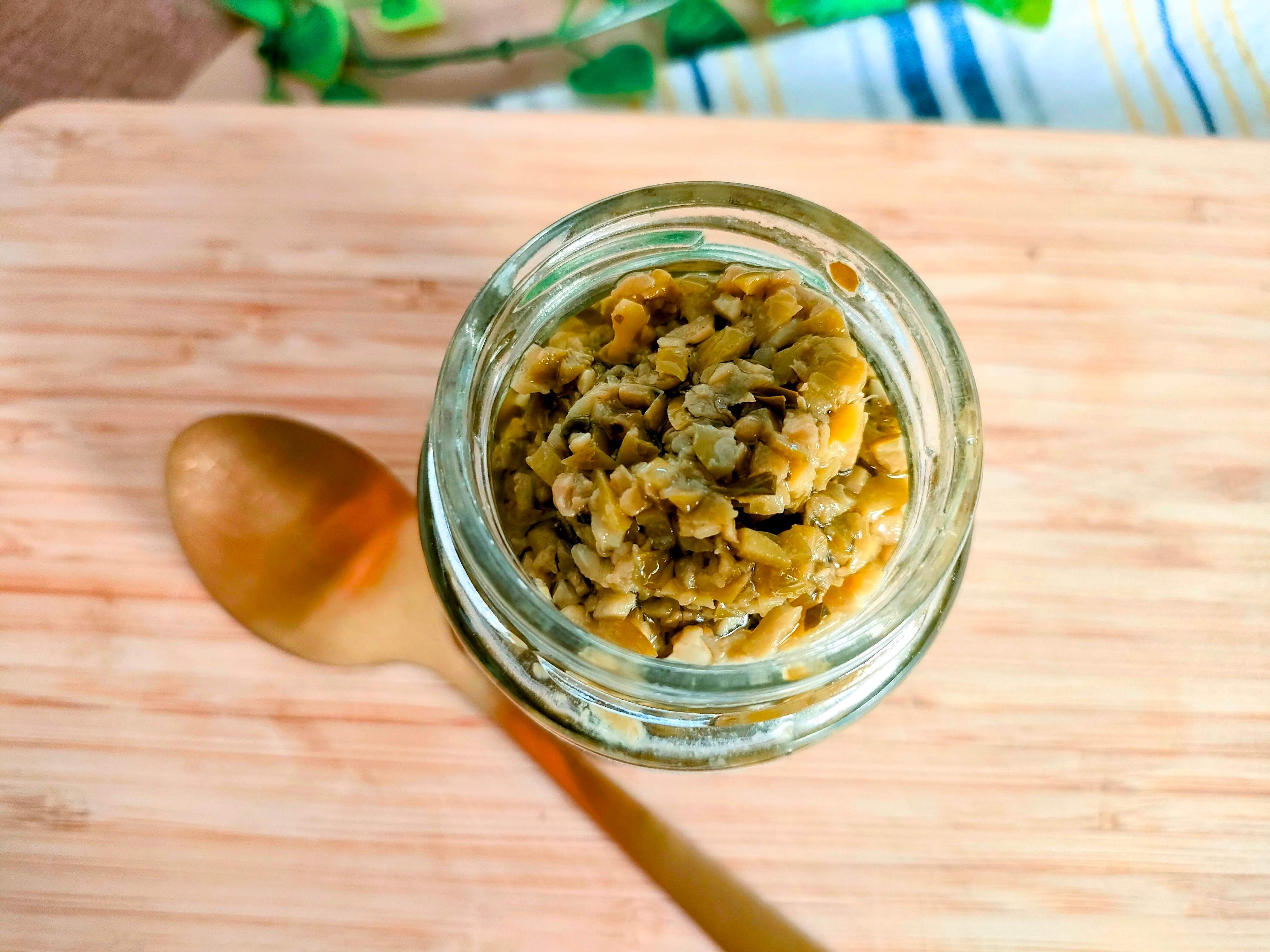 ブルスケッタの中身はざく切りのオリーブ