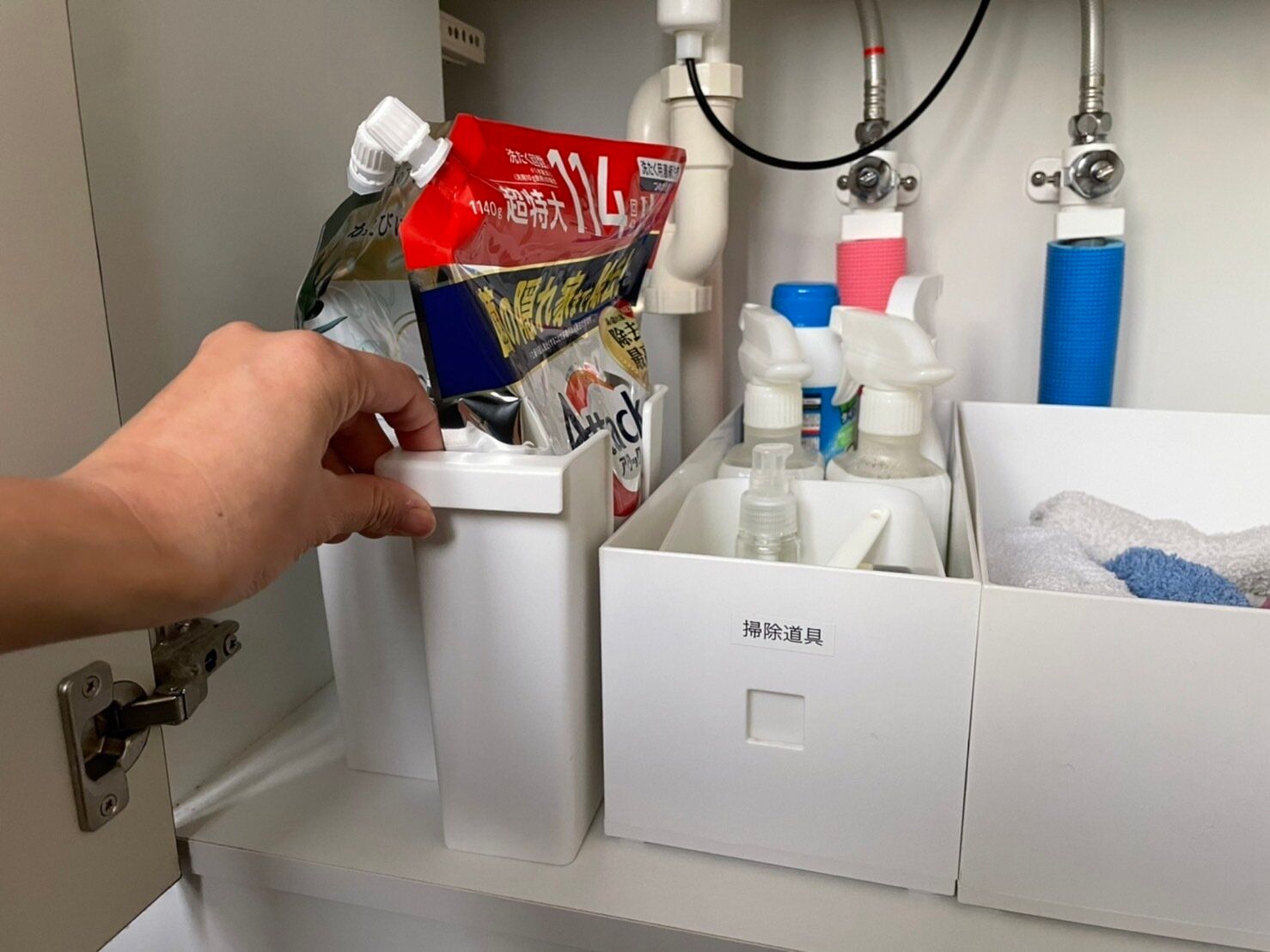 意外と置き場所に悩む「詰め替え洗剤」のストック、正解がセリアにありました！