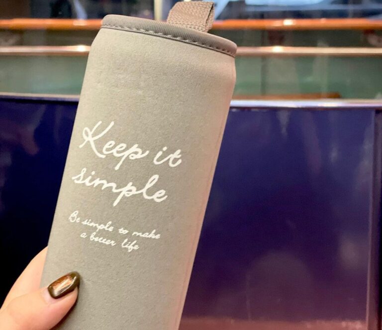 買って損なし！【セリア】「すばらしい道具」持ち運びにおすすめの「ボトルカバー」