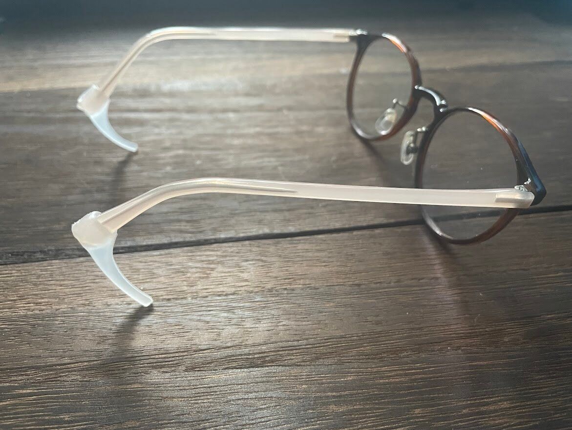 メガネのつるにつける