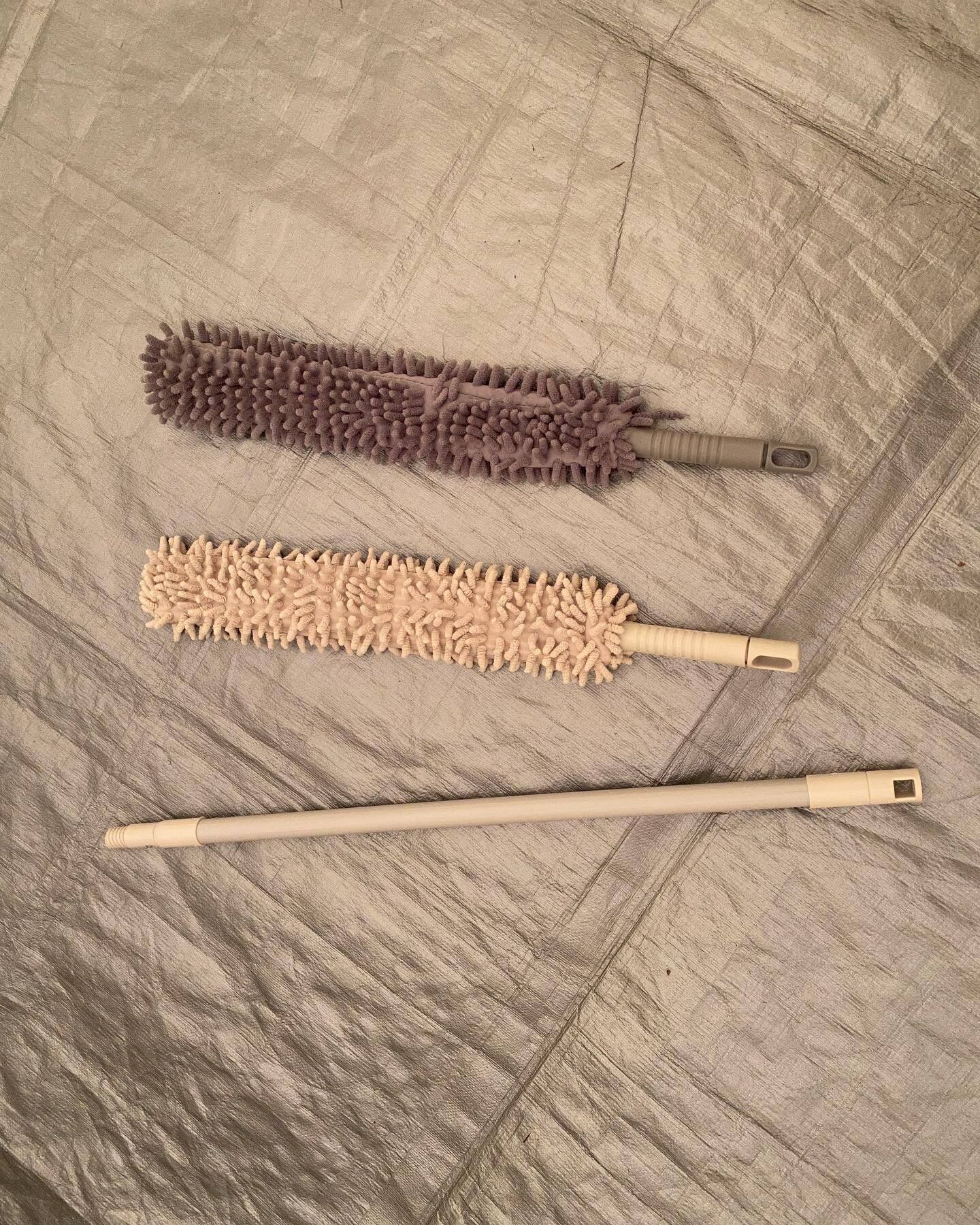 手を伸ばしにくい場所にも届く、マイクロファイバーモップ