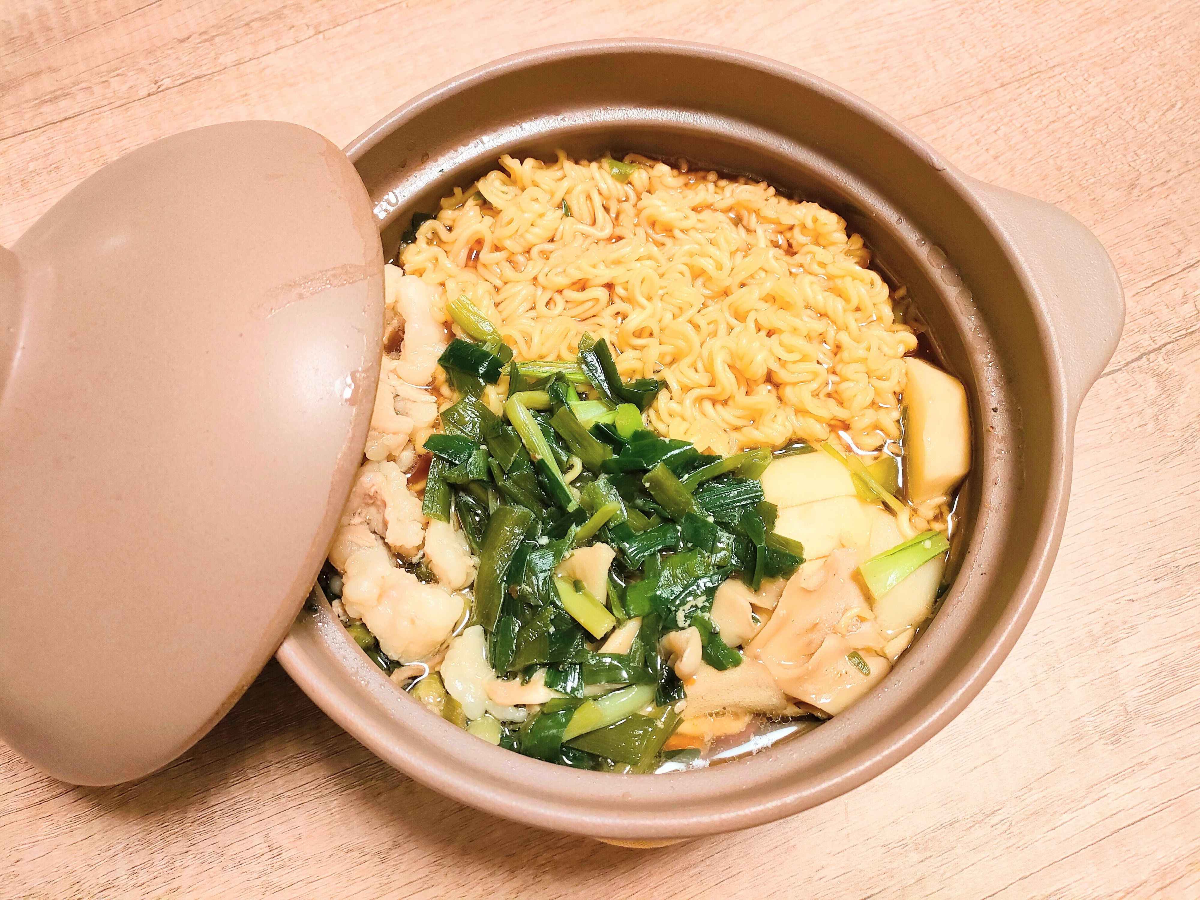 鍋にいれたサリ麺