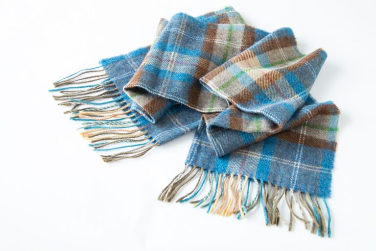 40代の冬のおしゃれに欠かせない、マフラーとストールのOKコーデ