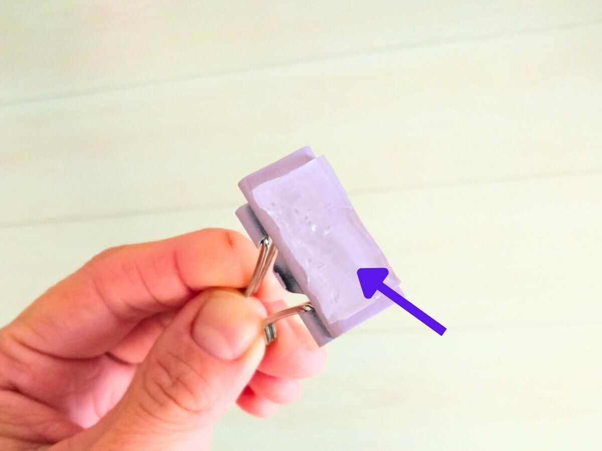 ダブルクリップにクロコダイルグリップを貼った画像