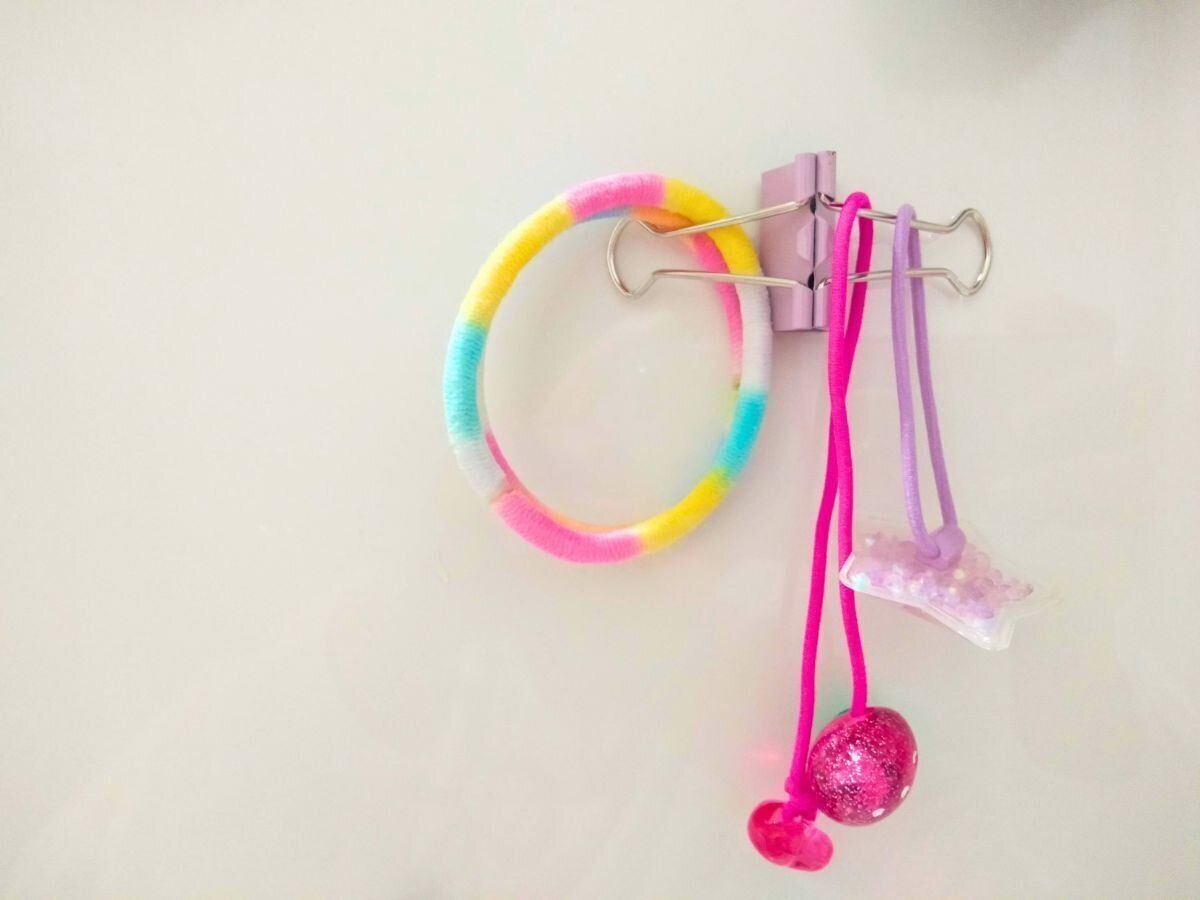 ダブルクリップに掛けたヘアゴム