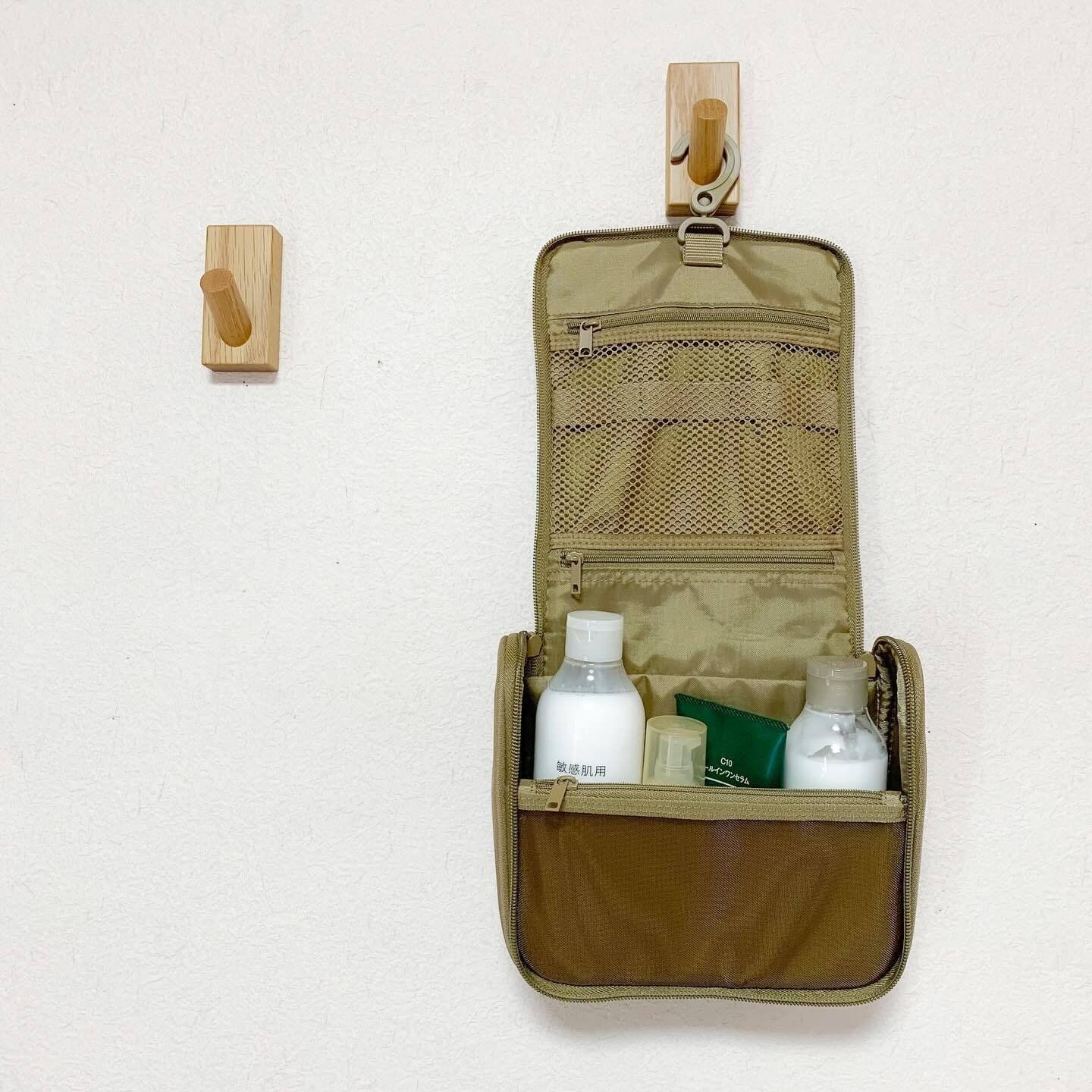 吊るして使える「洗面用具ケース」