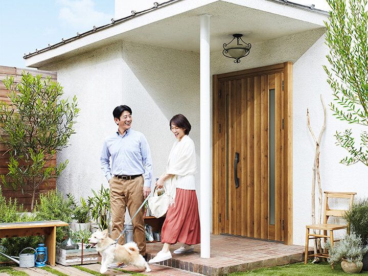 顔認証でカギが開く！？玄関ドアをリフォームして毎日を快適に！