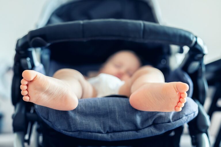 満員エレベーターで夫がとった思いやりのある行動に称賛の嵐！「素敵」「最高夫」の声