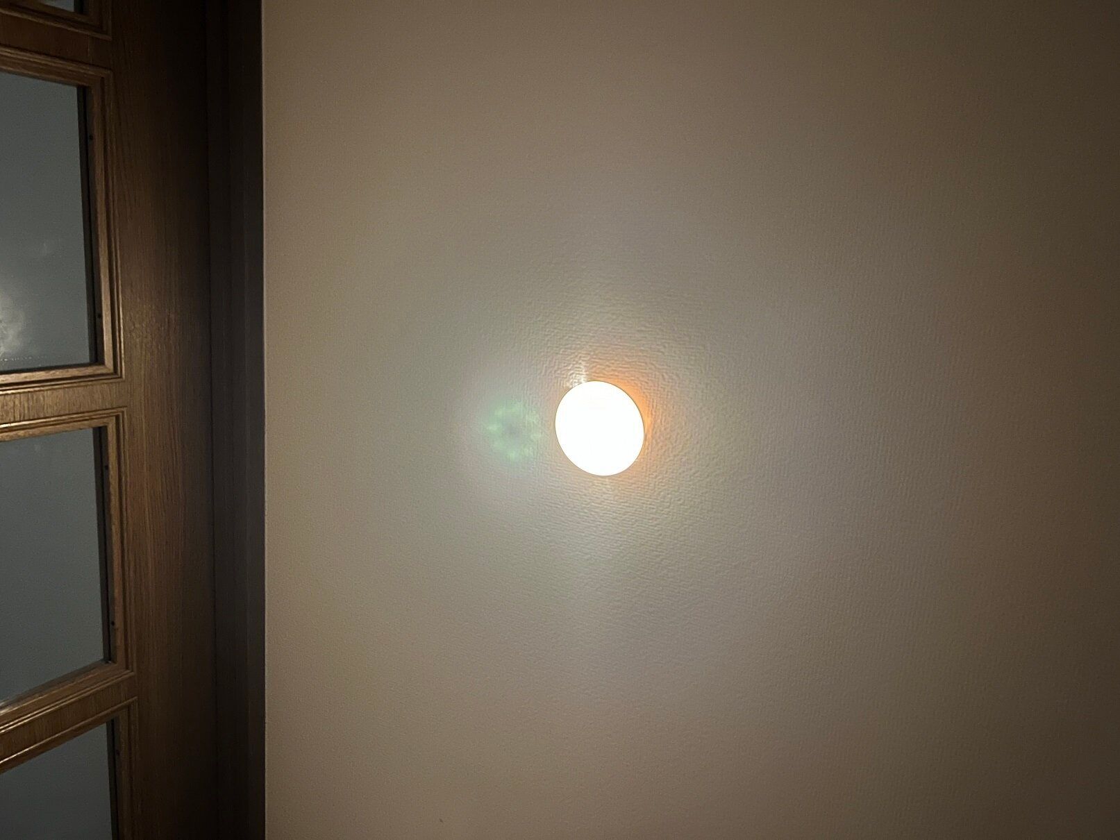 【ダイソー】300円で買えちゃっていいの!?充電式センサーライトが優秀すぎ