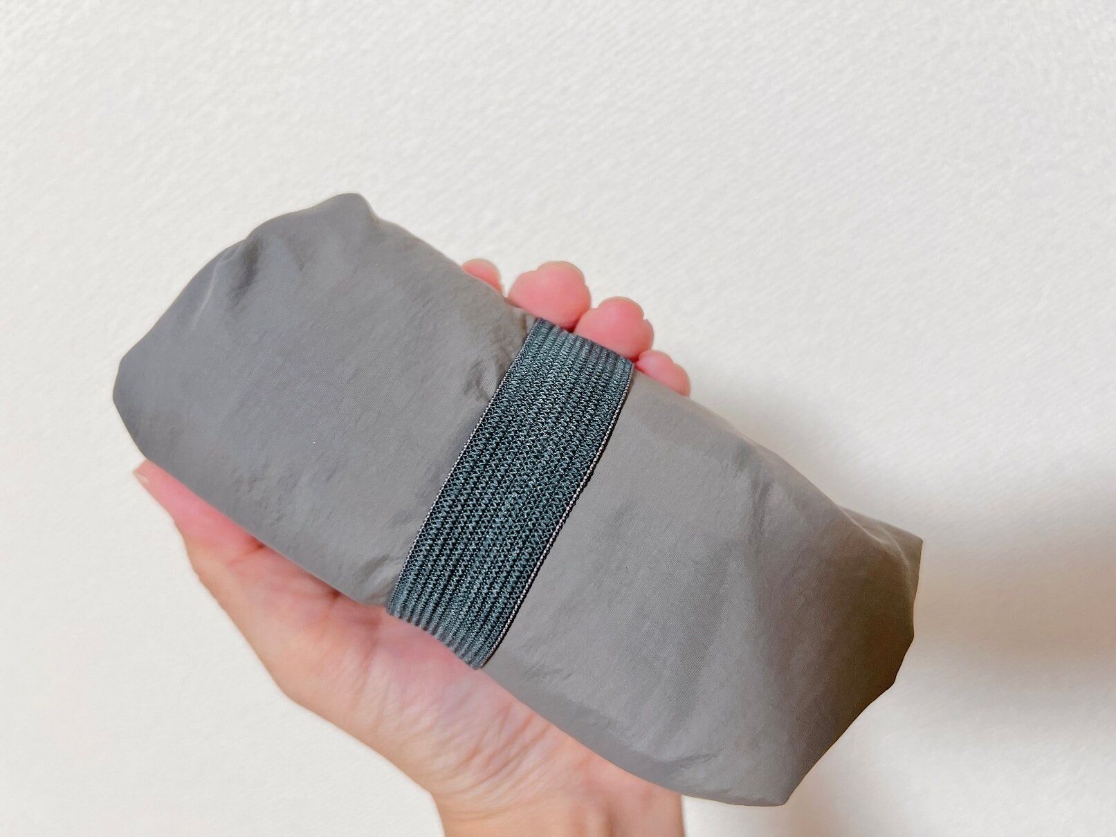 【3COINS】2WAYなうえに手のひらサイズにもなる「エコバッグ」が便利すぎ！