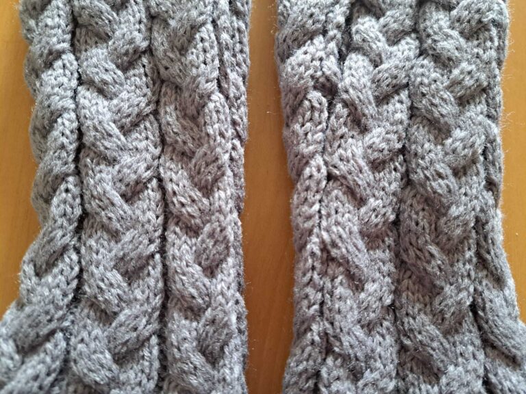 【ワークマン】冬のパチパチには買って損なし！静電気低減ニット！