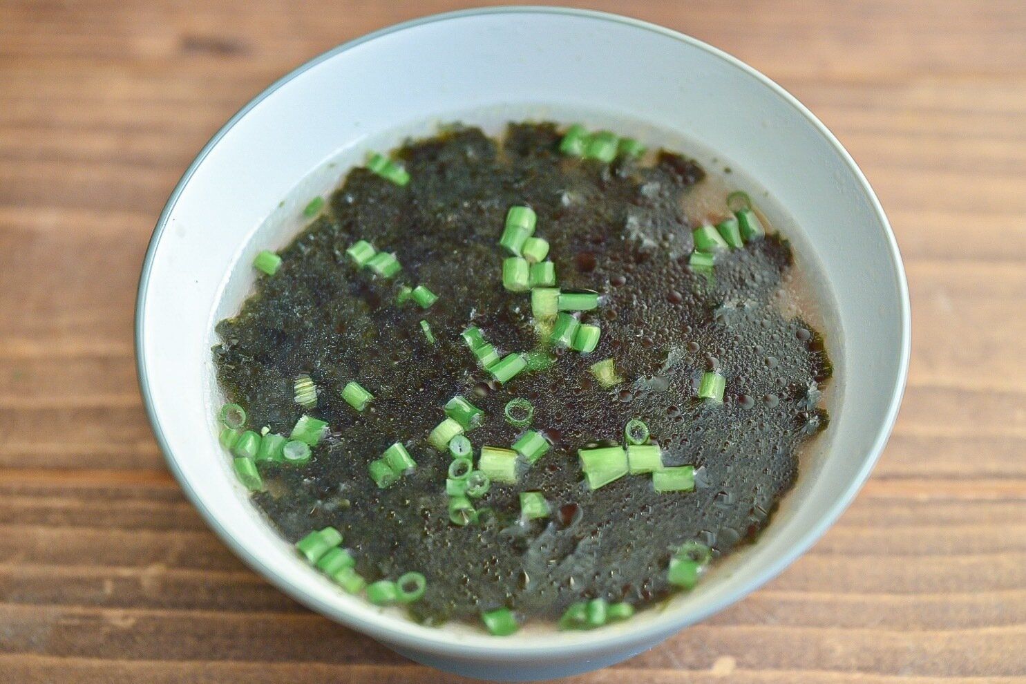 お椀に入ったのりスープ