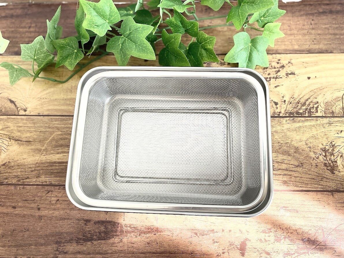 別売りの四角いざるがぴったり入る