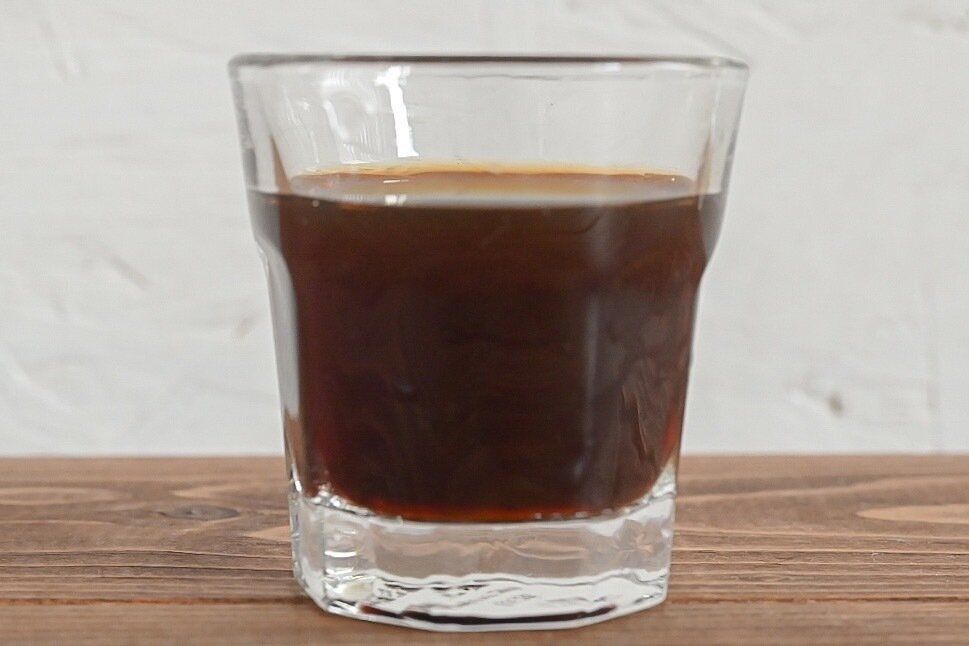 ガラス容器に入った「ロイヤルミルクティーベース」